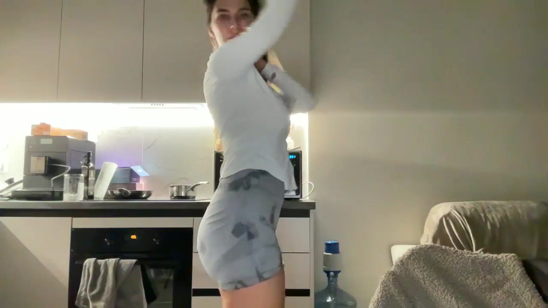 Gallery image thumbnail from kissfreeze's myfreecams stream on, 08/30/2025, 01:10 image 12 of 20