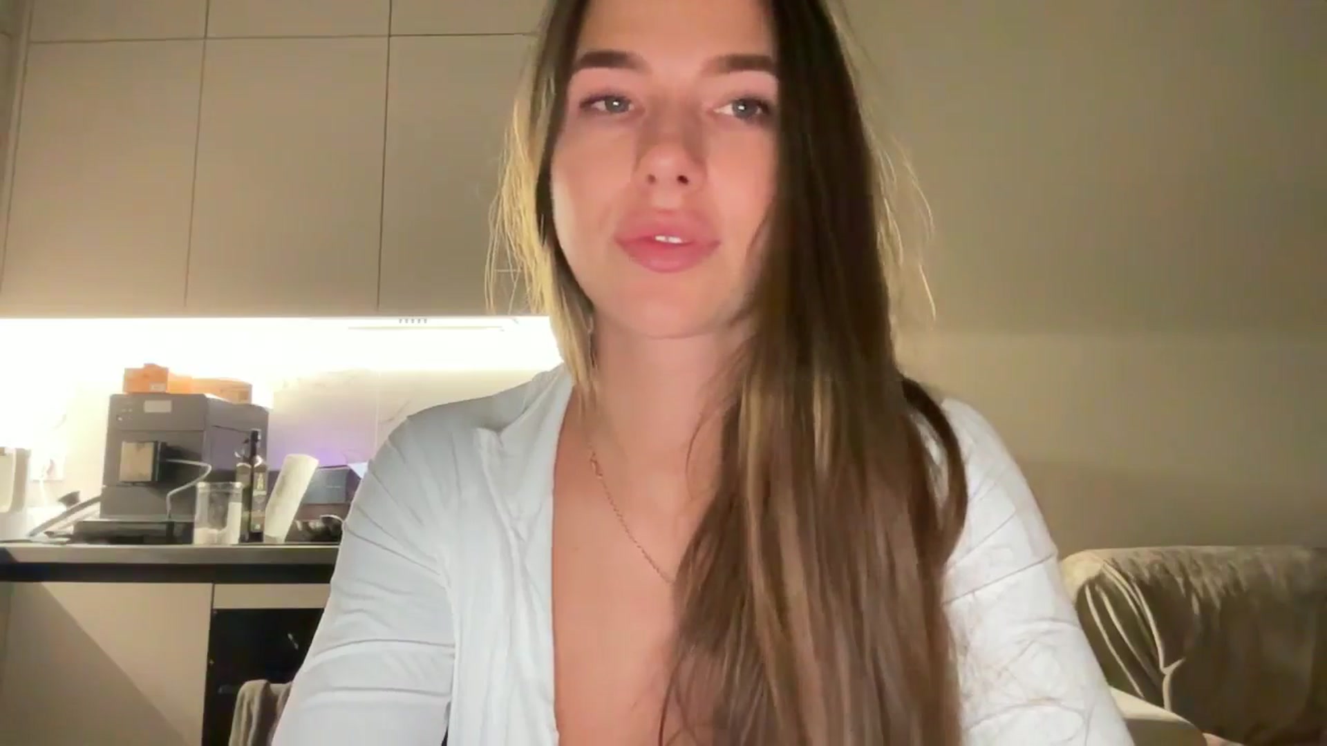 Gallery image thumbnail from kissfreeze's myfreecams stream on, 08/30/2025, 01:10 image 16 of 20