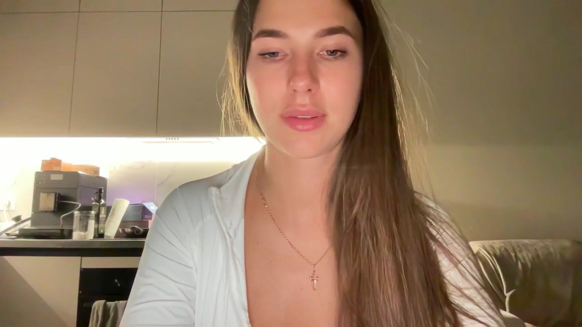 Gallery image thumbnail from kissfreeze's myfreecams stream on, 08/30/2025, 01:10 image 14 of 20