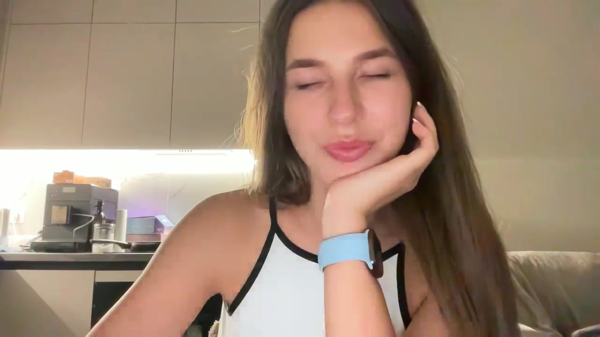 Gallery image thumbnail from kissfreeze's myfreecams stream on, 08/31/2025, 23:02 image 20 of 20