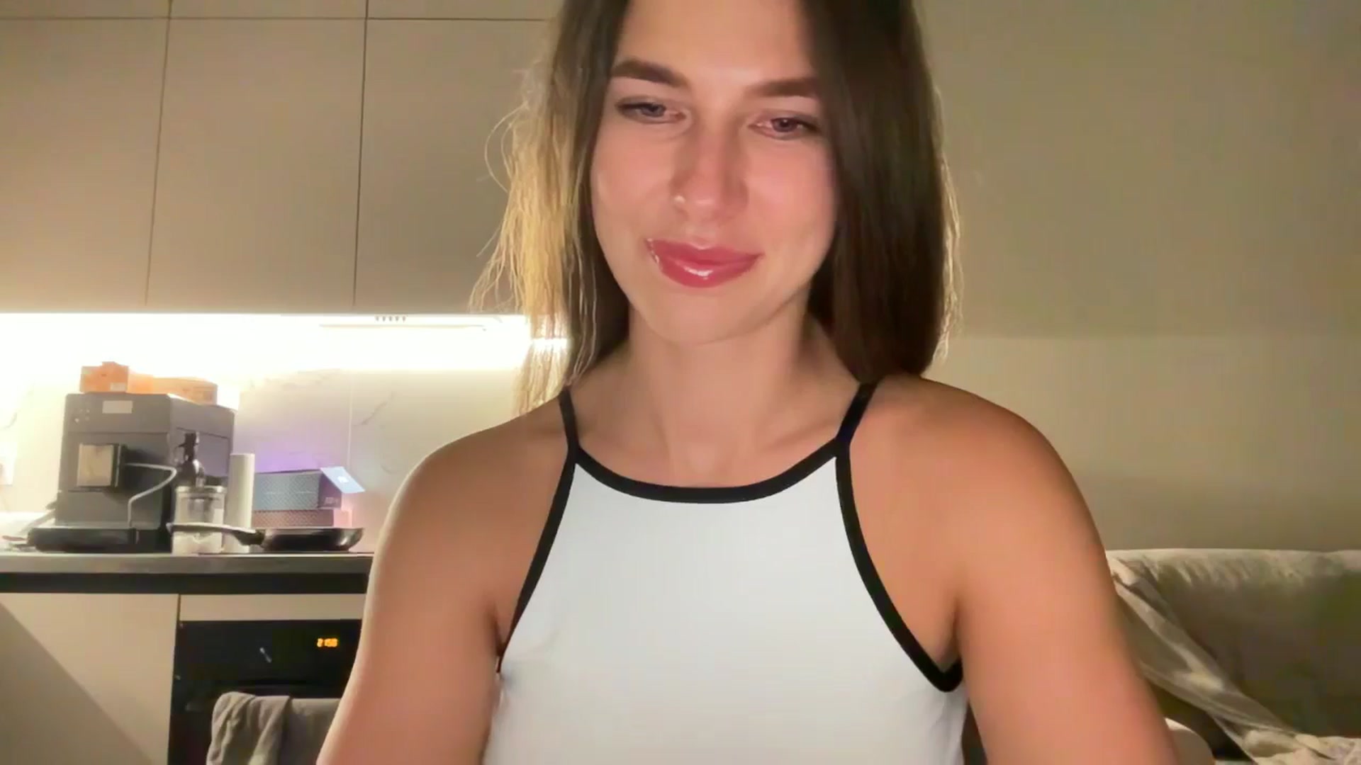 Gallery image thumbnail from kissfreeze's myfreecams stream on, 08/31/2025, 23:02 image 8 of 20