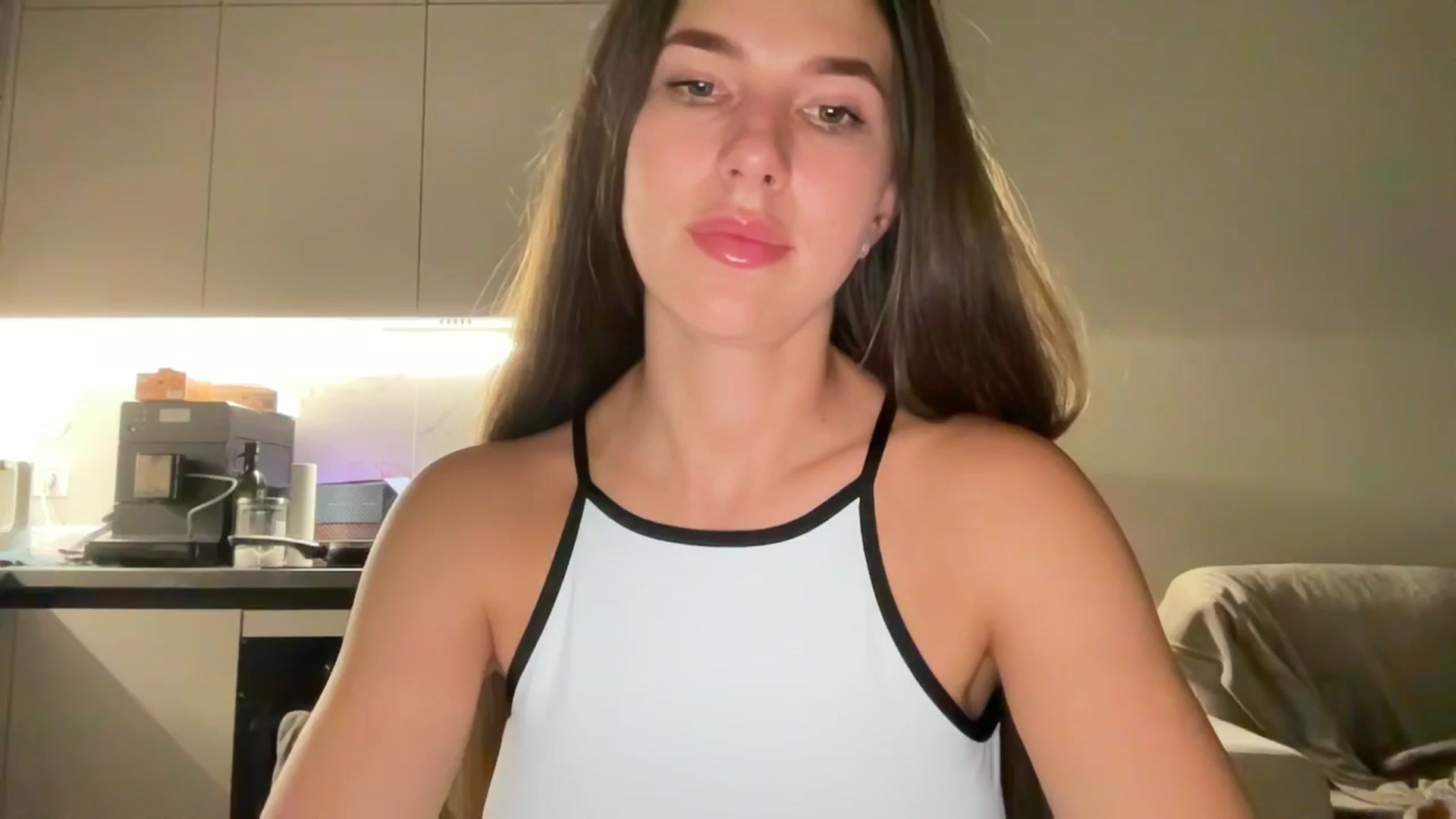 Gallery image thumbnail from kissfreeze's myfreecams stream on, 08/31/2025, 23:02 image 18 of 20