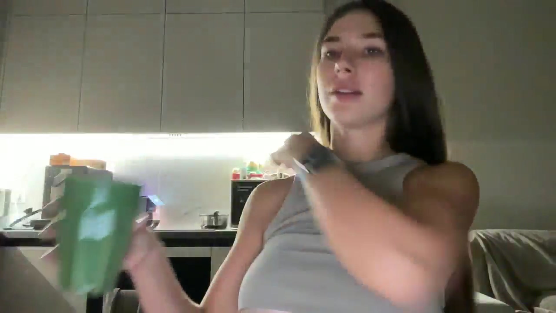 Gallery image thumbnail from kissfreeze's myfreecams stream on, 09/01/2025, 21:34 image 18 of 20