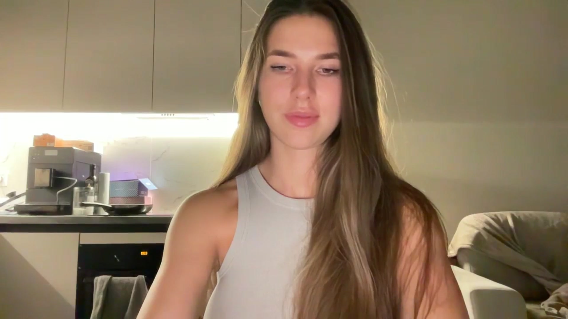 Gallery image thumbnail from kissfreeze's myfreecams stream on, 09/01/2025, 23:38 image 17 of 20