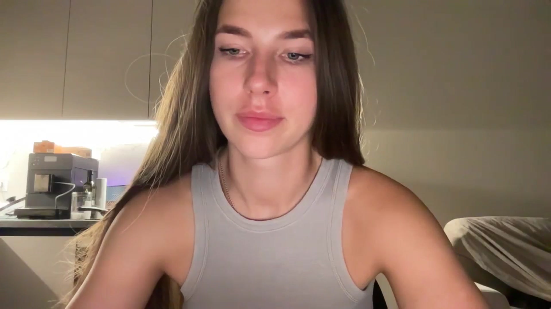 Gallery image thumbnail from kissfreeze's myfreecams stream on, 09/01/2025, 23:38 image 9 of 20