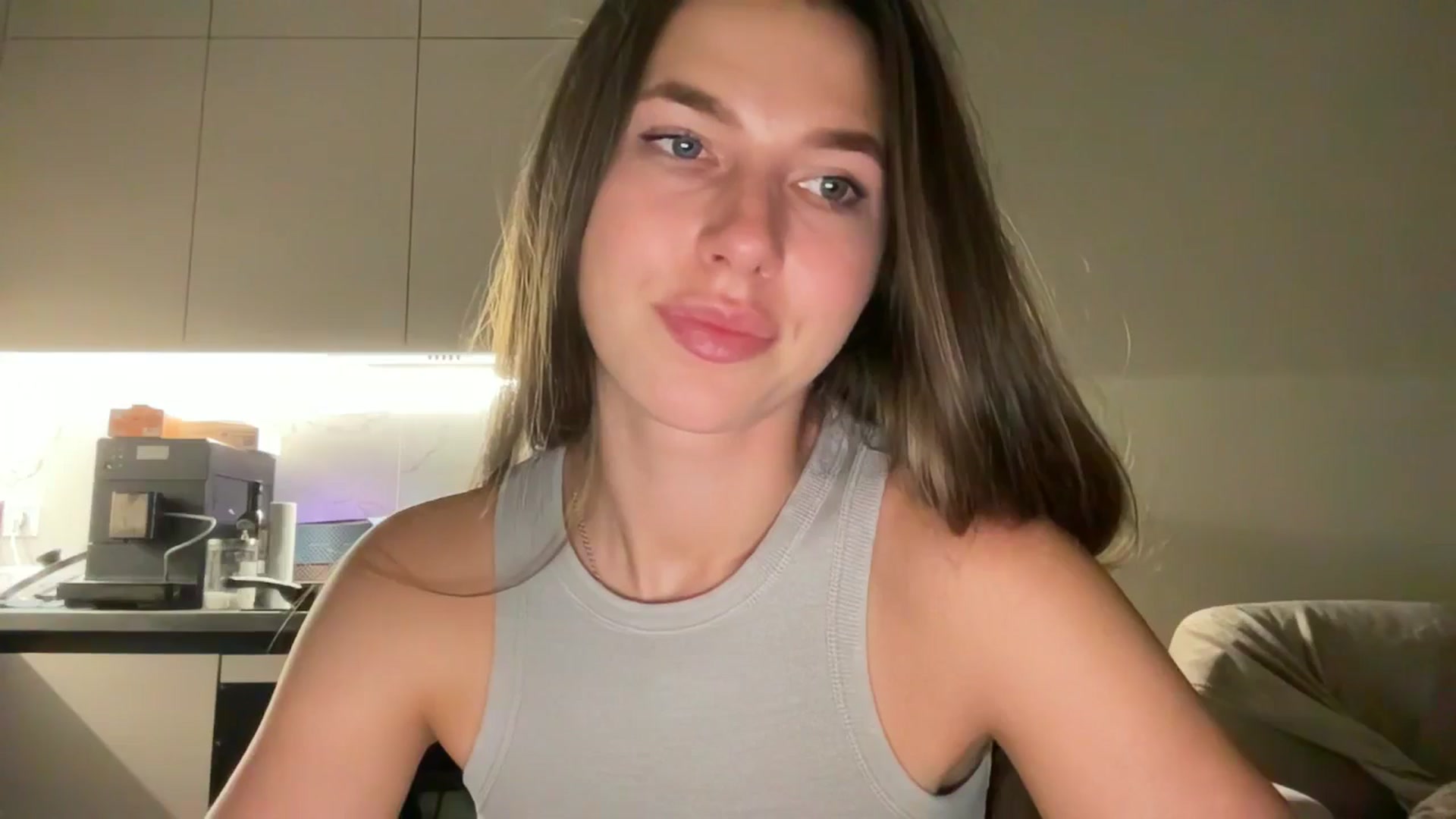 Gallery image thumbnail from kissfreeze's myfreecams stream on, 09/01/2025, 23:38 image 15 of 20