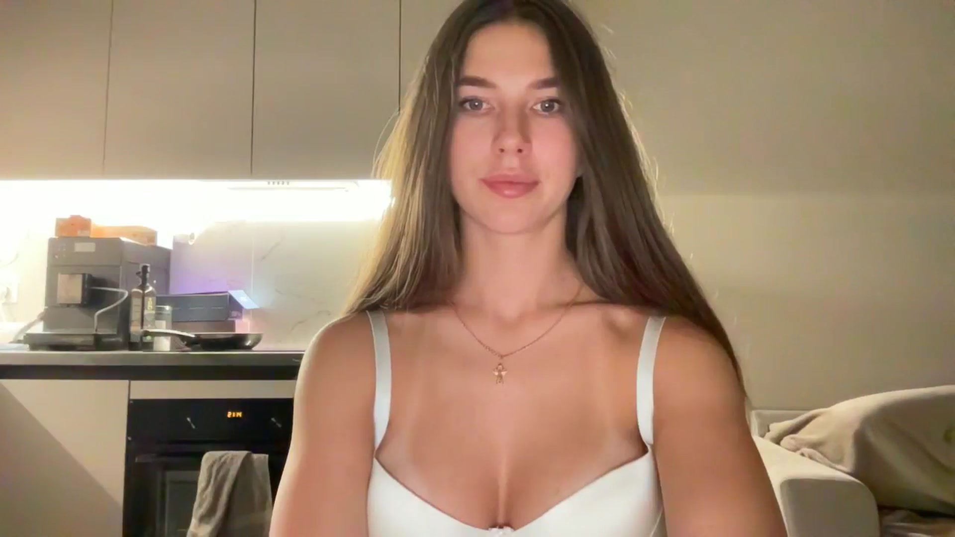 Gallery image thumbnail from kissfreeze's myfreecams stream on, 09/02/2025, 20:34 image 16 of 20