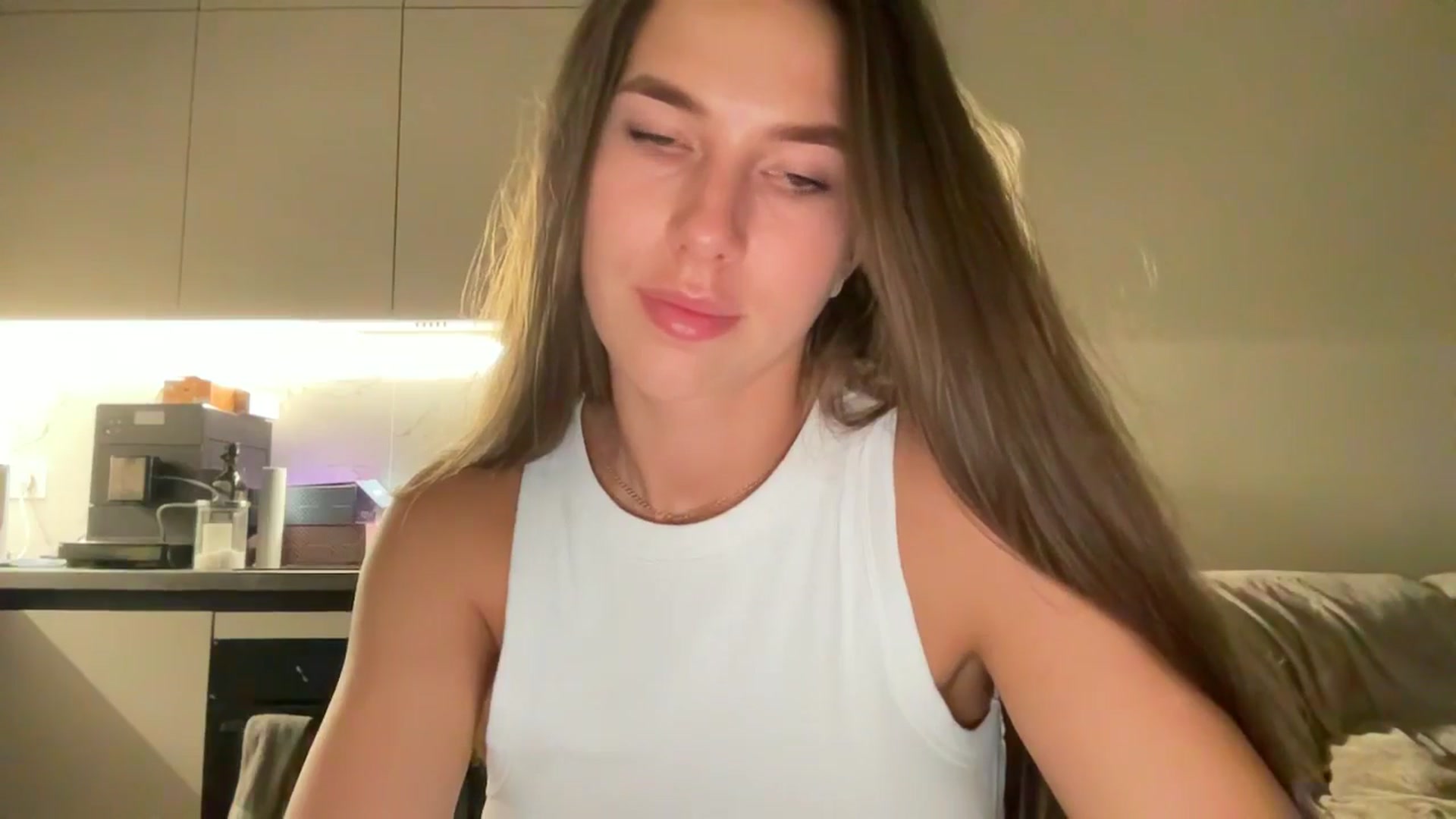 Gallery image thumbnail from kissfreeze's myfreecams stream on, 09/03/2025, 20:55 image 12 of 20