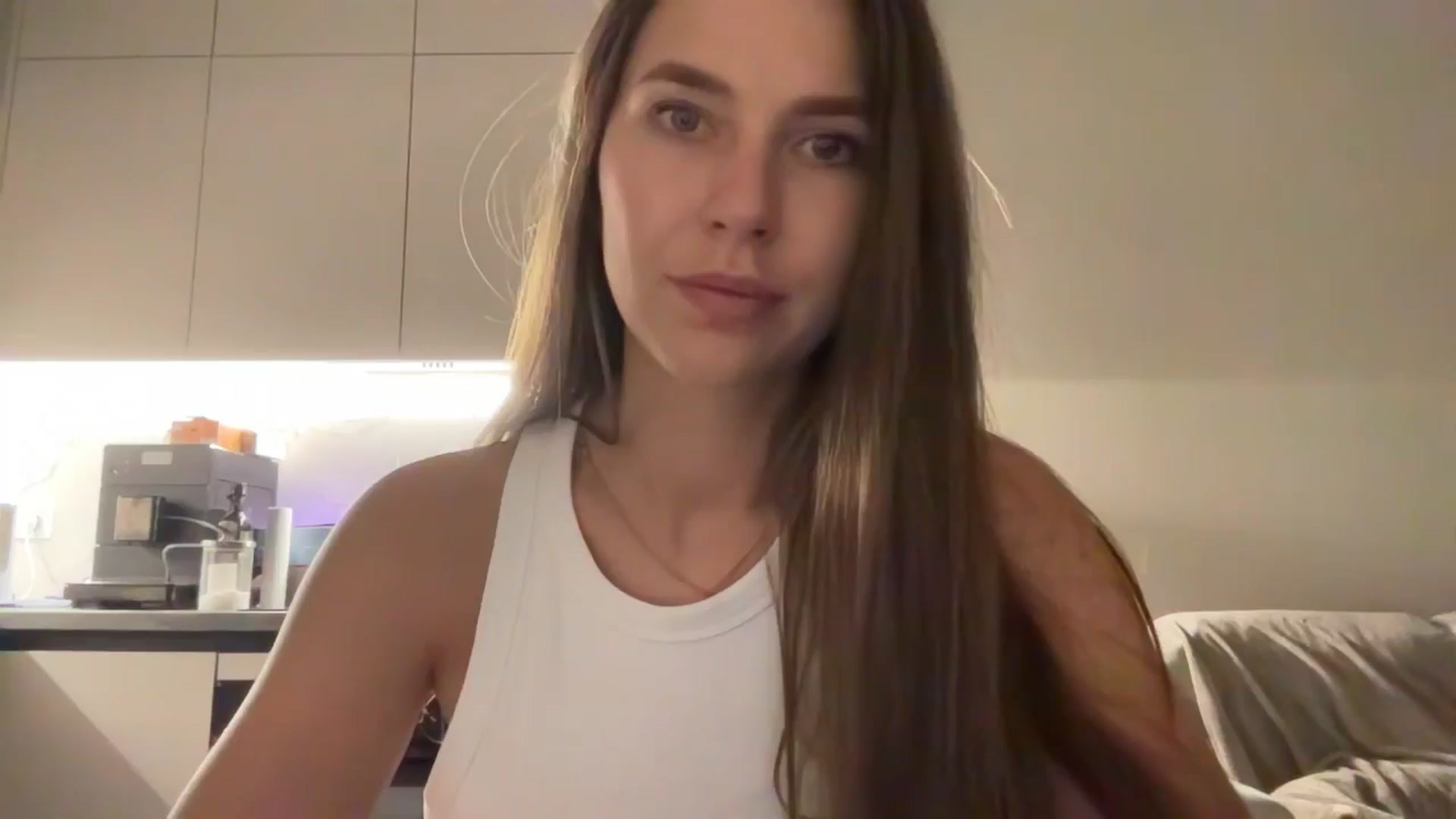 Gallery image thumbnail from kissfreeze's myfreecams stream on, 09/03/2025, 23:28 image 4 of 20