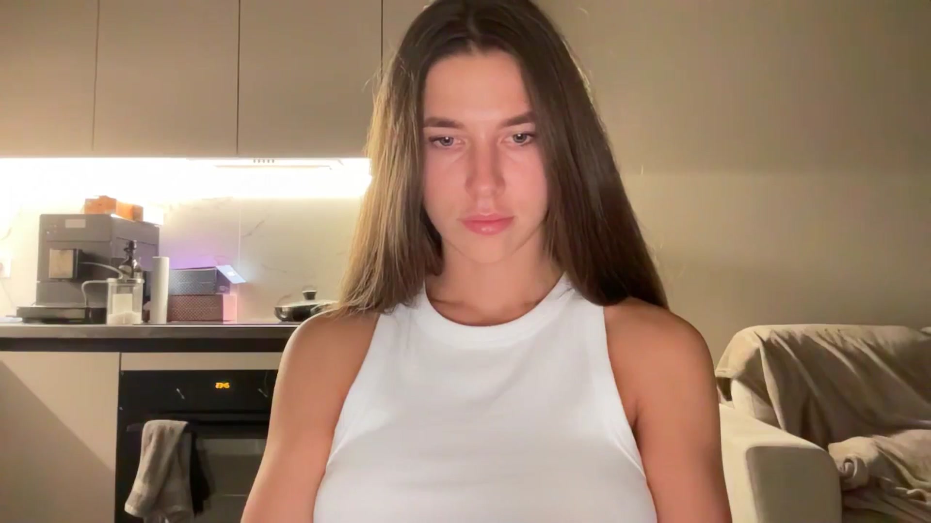 Gallery image thumbnail from kissfreeze's myfreecams stream on, 09/03/2025, 23:28 image 12 of 20