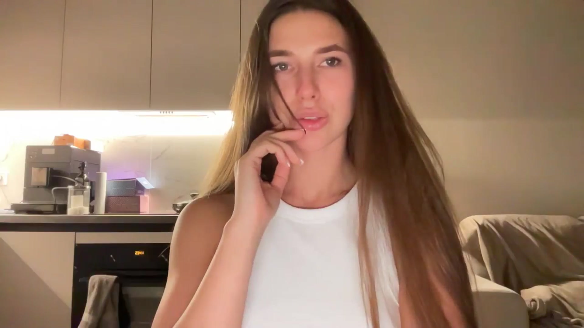 Gallery image thumbnail from kissfreeze's myfreecams stream on, 09/03/2025, 23:28 image 11 of 20