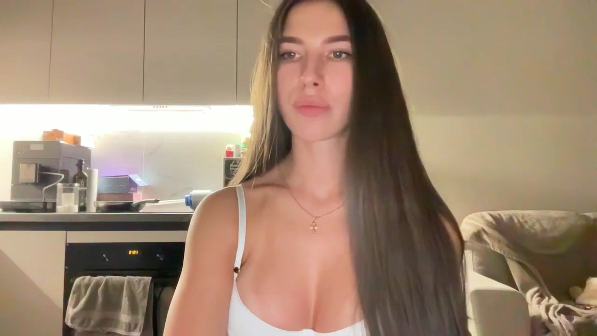 Gallery image thumbnail from kissfreeze's myfreecams stream on, 09/05/2025, 21:47 image 12 of 20