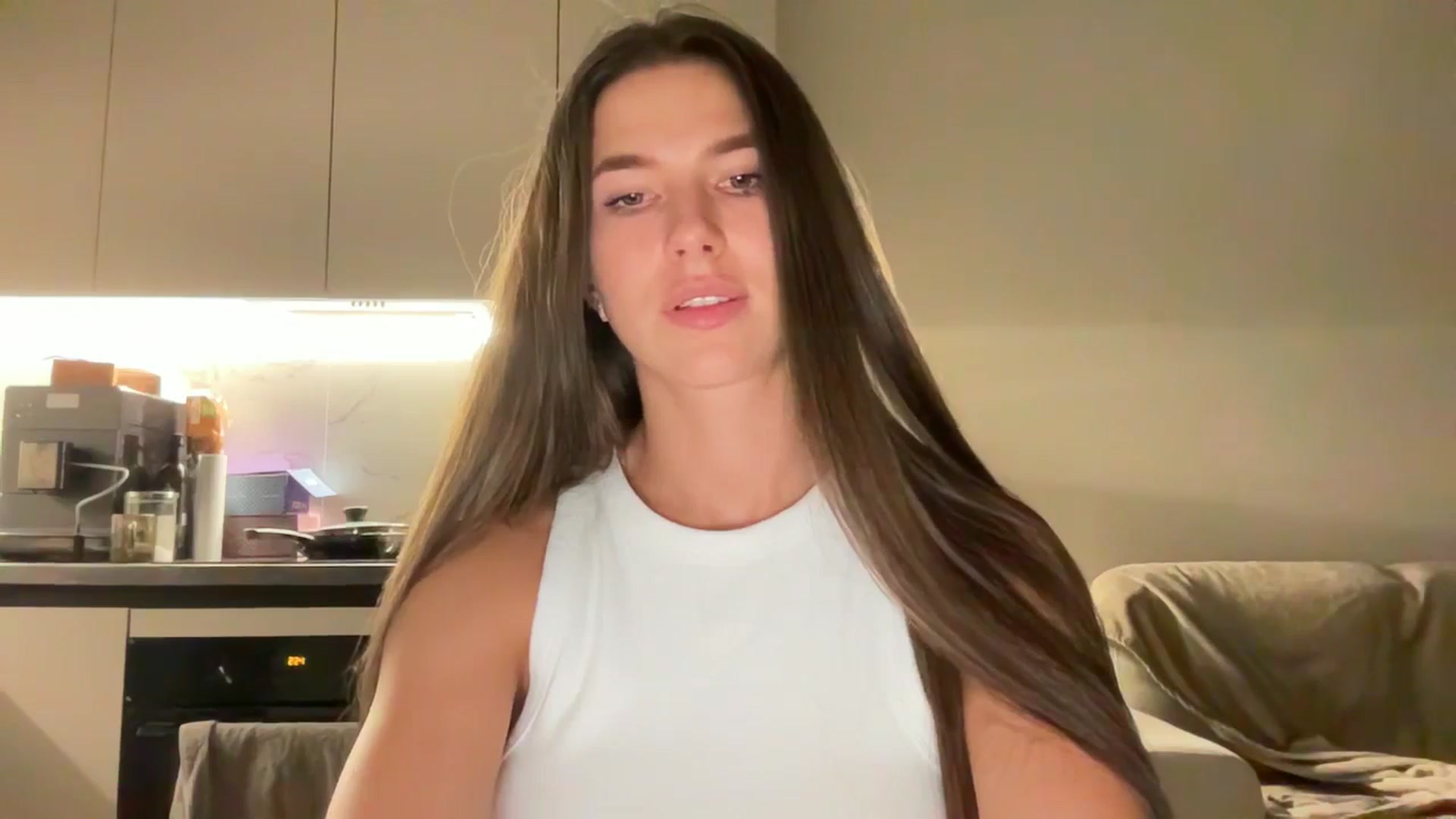 Gallery image thumbnail from kissfreeze's myfreecams stream on, 09/07/2025, 02:20 image 16 of 20