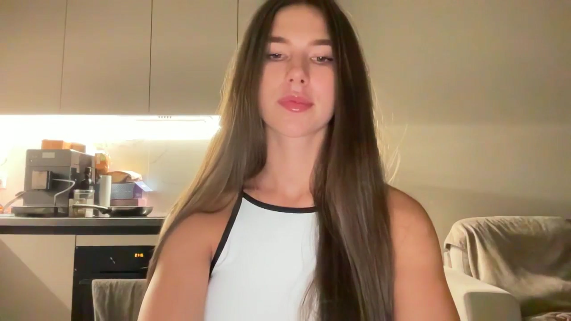 Gallery image thumbnail from kissfreeze's myfreecams stream on, 09/07/2025, 20:50 image 11 of 20