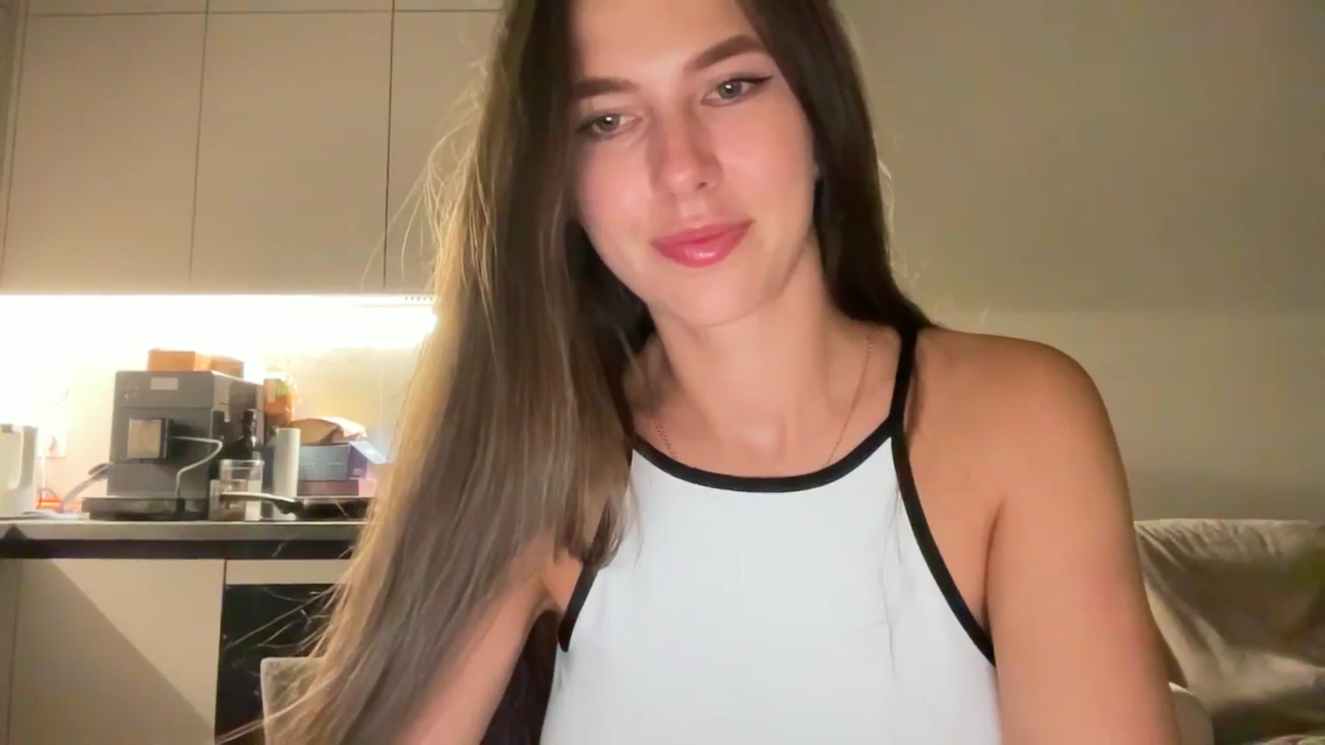 Gallery image thumbnail from kissfreeze's myfreecams stream on, 09/07/2025, 20:50 image 13 of 20