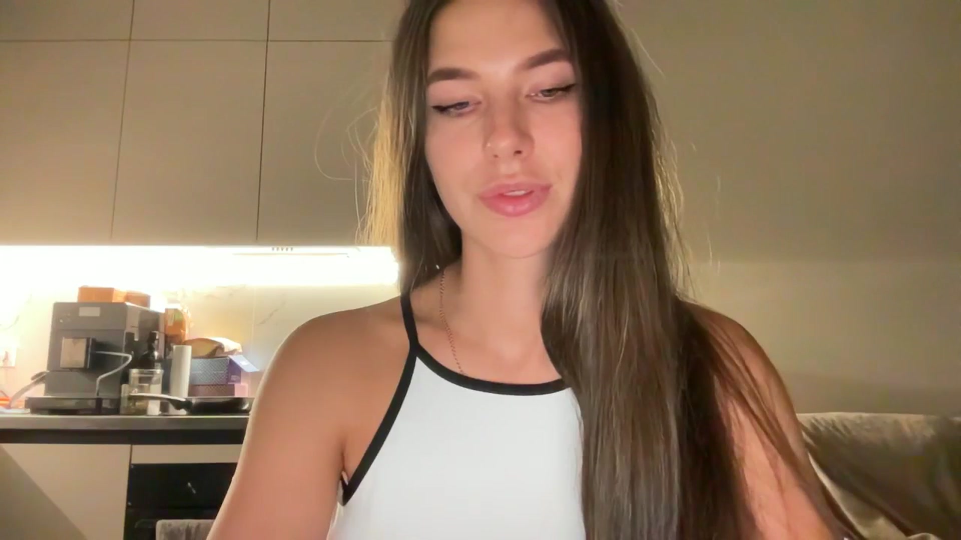 Gallery image thumbnail from kissfreeze's myfreecams stream on, 09/07/2025, 23:56 image 19 of 20
