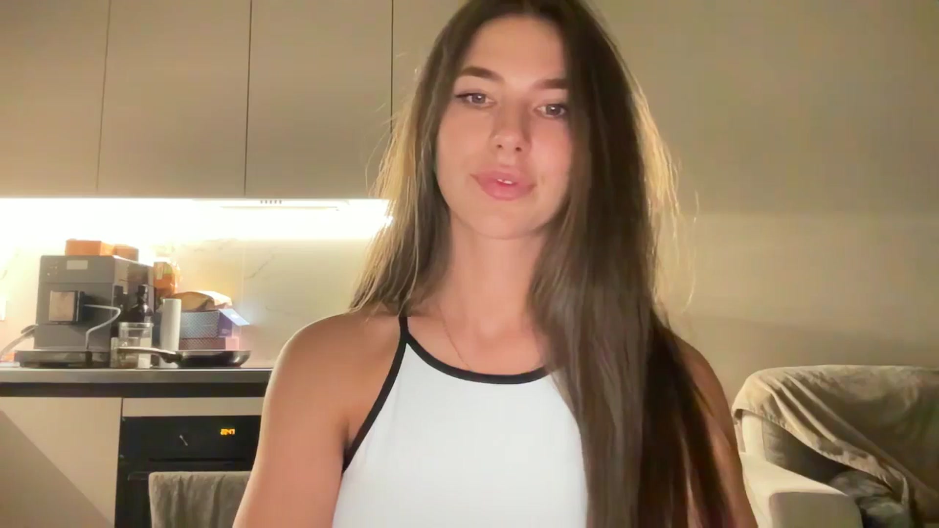 Gallery image thumbnail from kissfreeze's myfreecams stream on, 09/07/2025, 23:56 image 2 of 20
