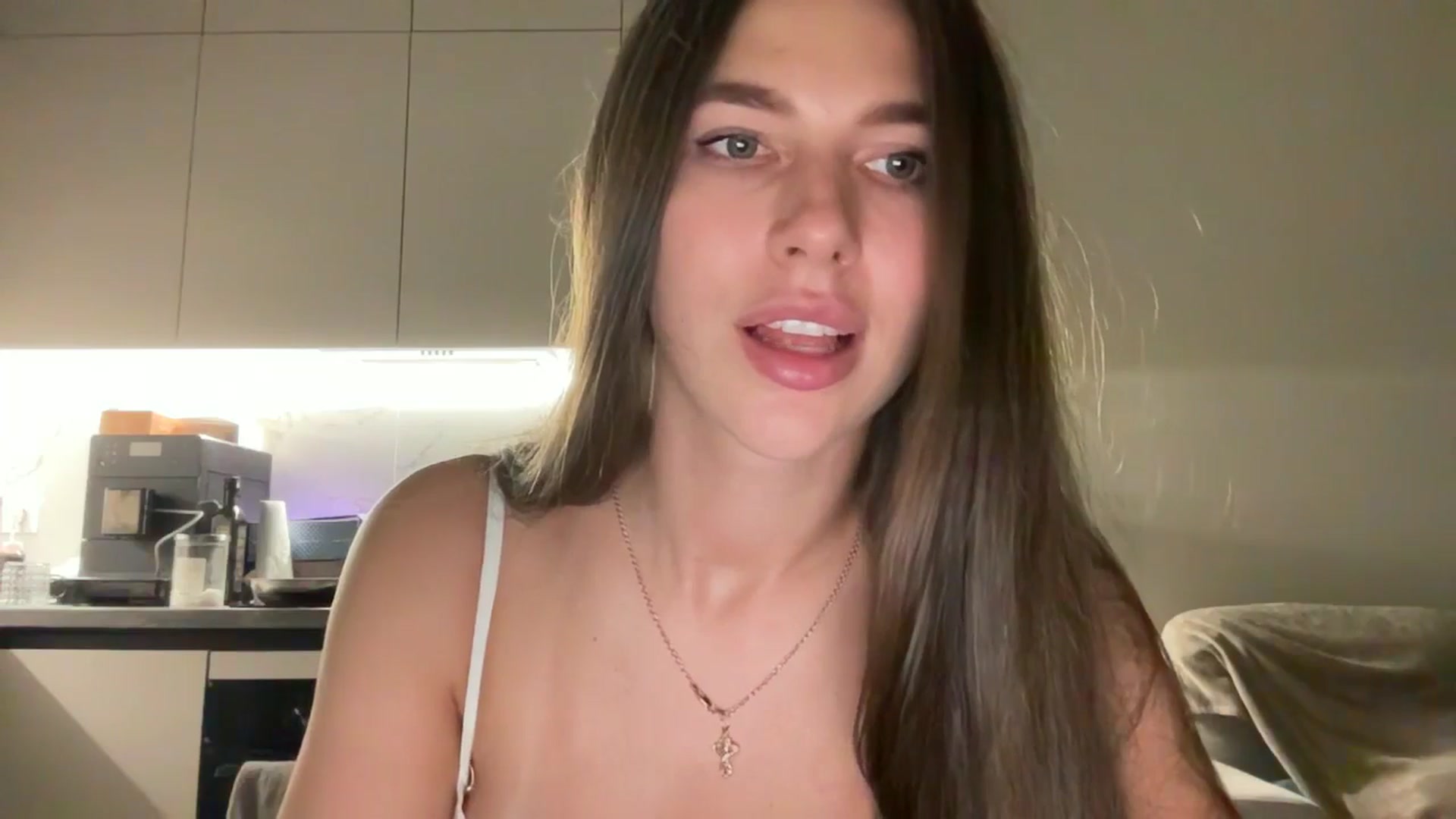 Gallery image thumbnail from kissfreeze's myfreecams stream on, 09/12/2025, 24:08 image 2 of 20