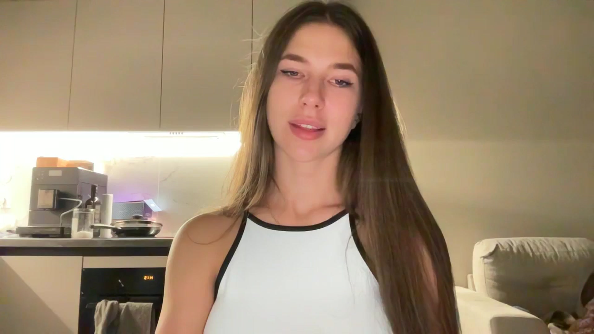 Gallery image thumbnail from kissfreeze's myfreecams stream on, 09/12/2025, 20:33 image 12 of 20