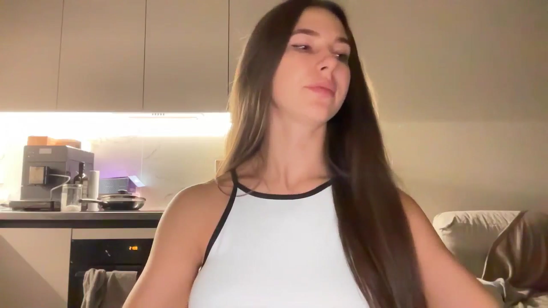 Gallery image thumbnail from kissfreeze's myfreecams stream on, 09/12/2025, 20:33 image 5 of 20
