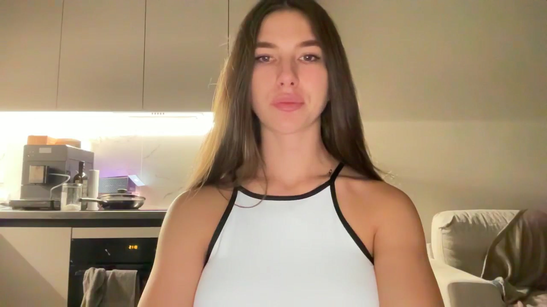 Gallery image thumbnail from kissfreeze's myfreecams stream on, 09/12/2025, 20:33 image 6 of 20