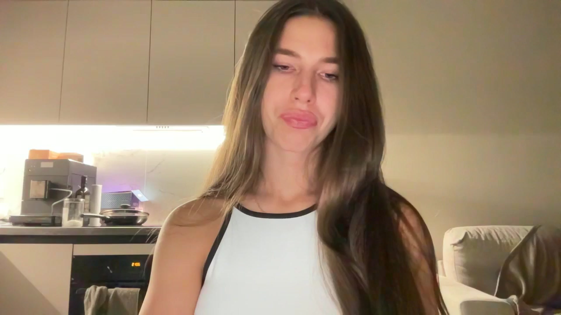Gallery image thumbnail from kissfreeze's myfreecams stream on, 09/12/2025, 20:33 image 1 of 20