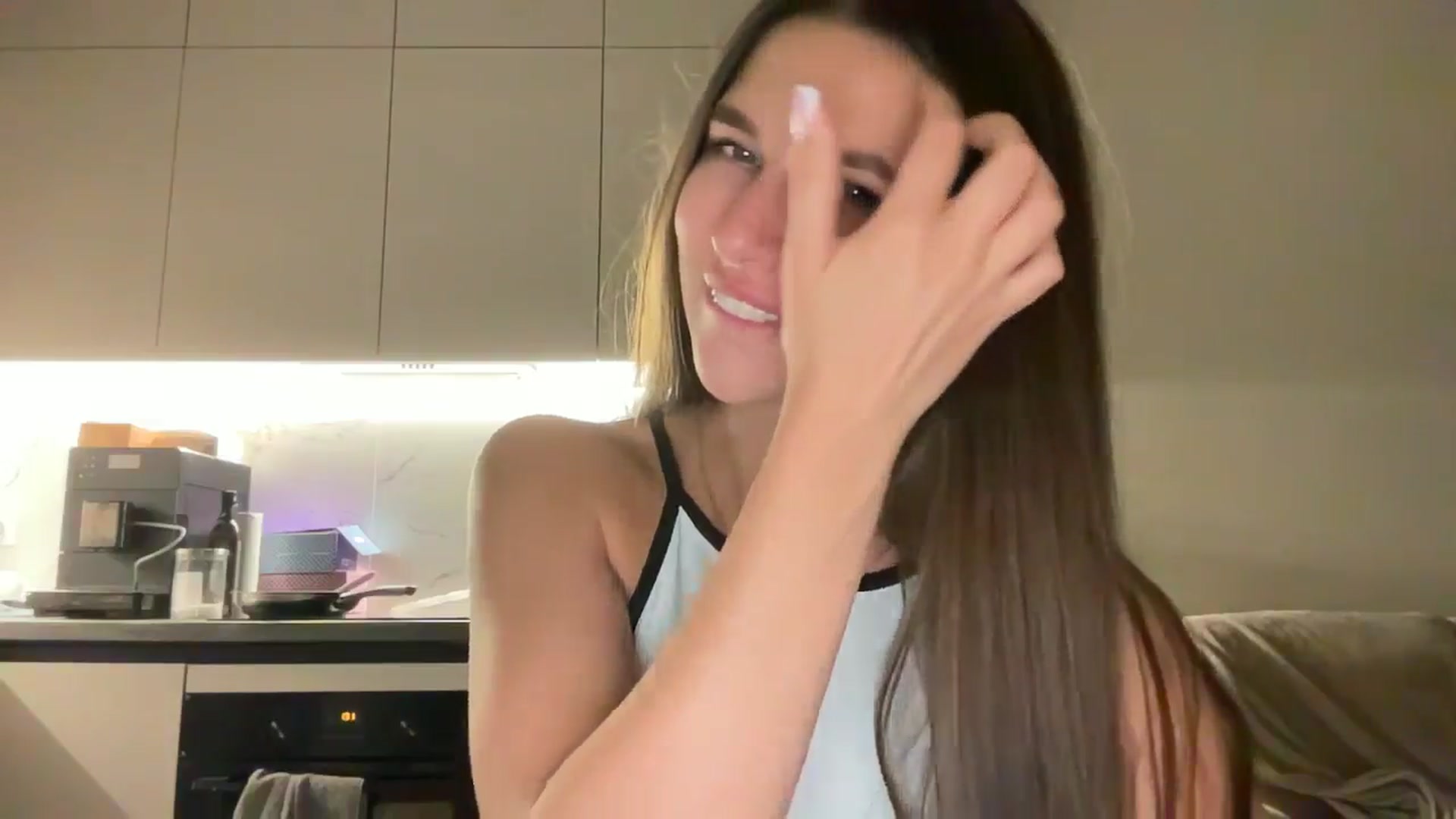 Gallery image thumbnail from kissfreeze's myfreecams stream on, 09/14/2025, 24:54 image 20 of 20