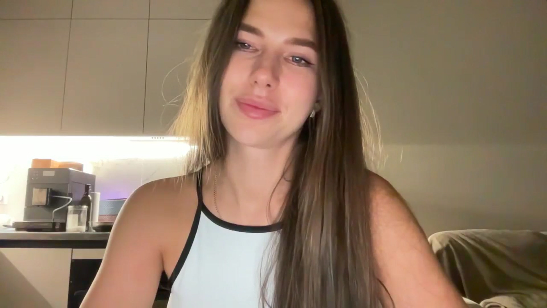 Gallery image thumbnail from kissfreeze's myfreecams stream on, 09/14/2025, 24:54 image 18 of 20