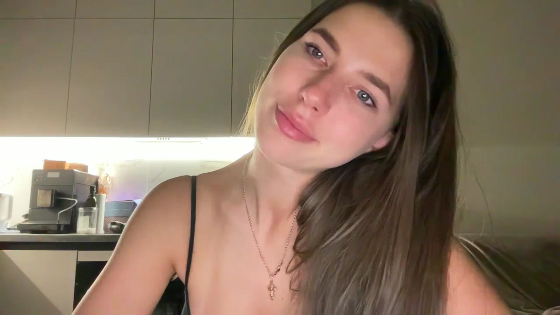 Gallery image thumbnail from kissfreeze's myfreecams stream on, 09/15/2025, 24:52 image 20 of 20