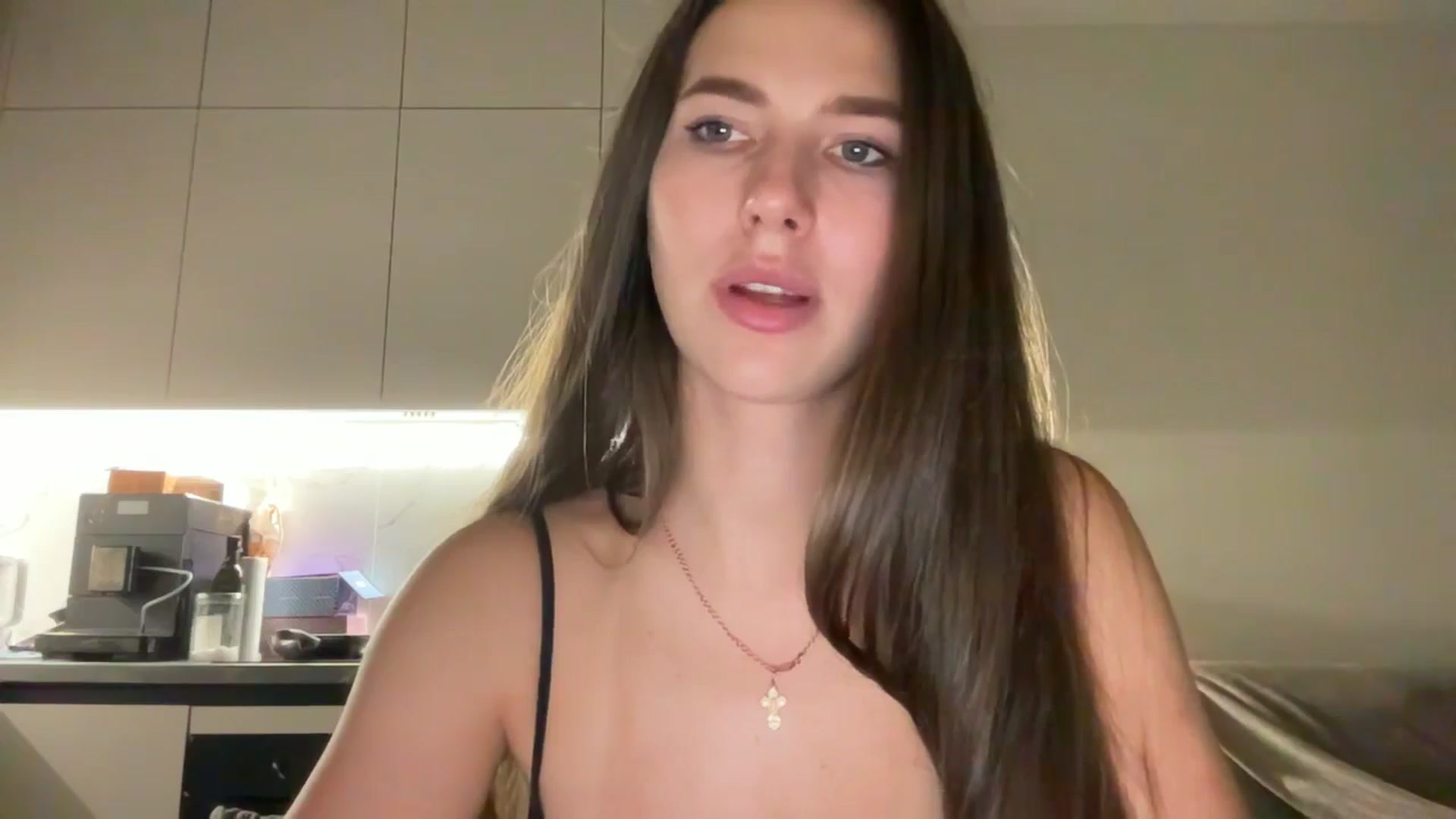Gallery image thumbnail from kissfreeze's myfreecams stream on, 09/15/2025, 24:52 image 3 of 20