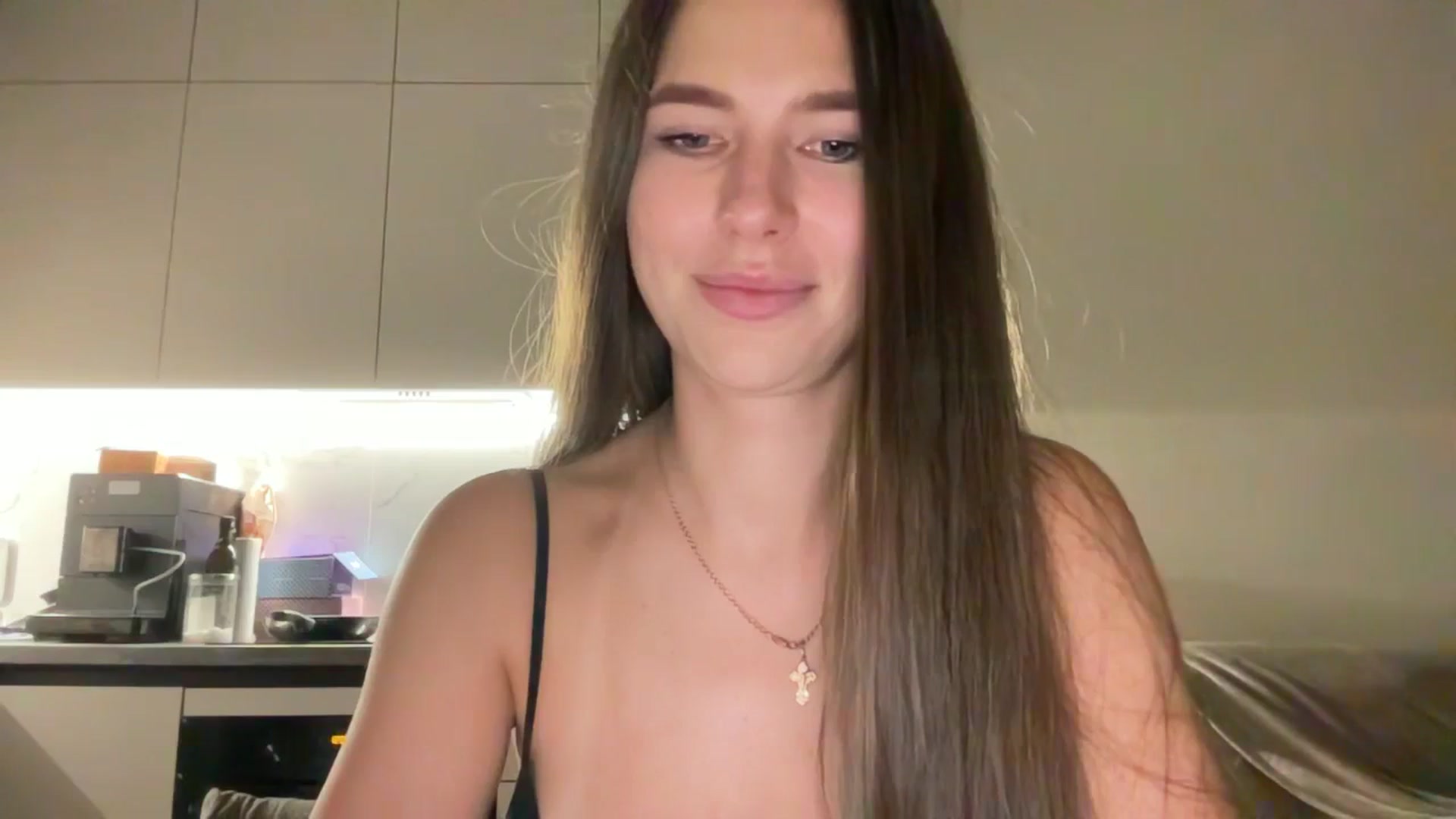 Gallery image thumbnail from kissfreeze's myfreecams stream on, 09/15/2025, 24:52 image 6 of 20