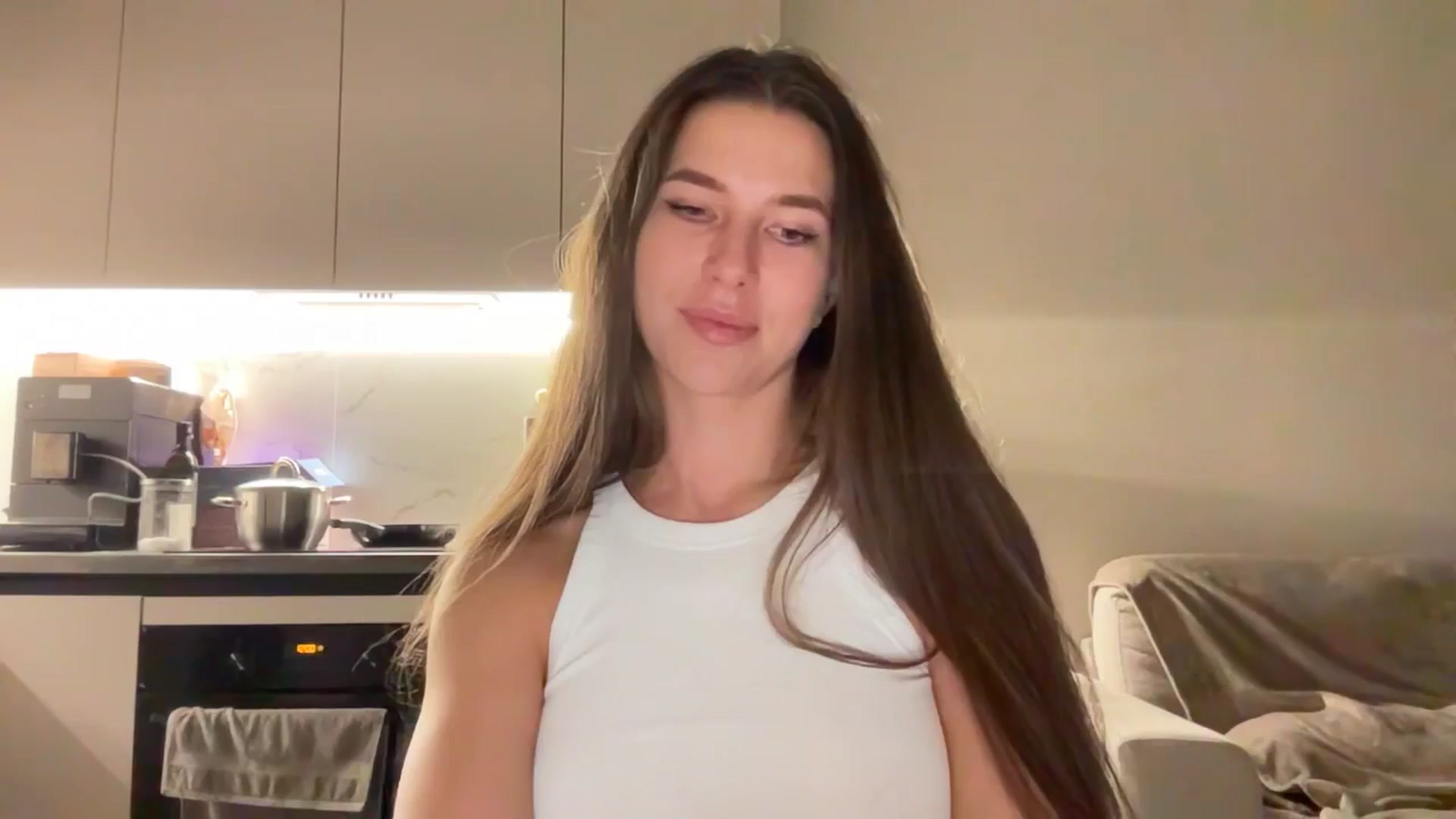 Gallery image thumbnail from kissfreeze's myfreecams stream on, 09/15/2025, 20:20 image 11 of 20