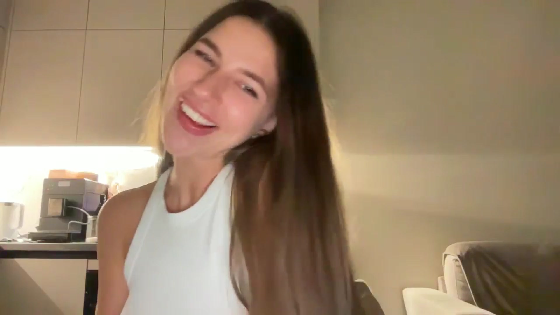 Gallery image thumbnail from kissfreeze's myfreecams stream on, 09/15/2025, 23:02 image 11 of 20