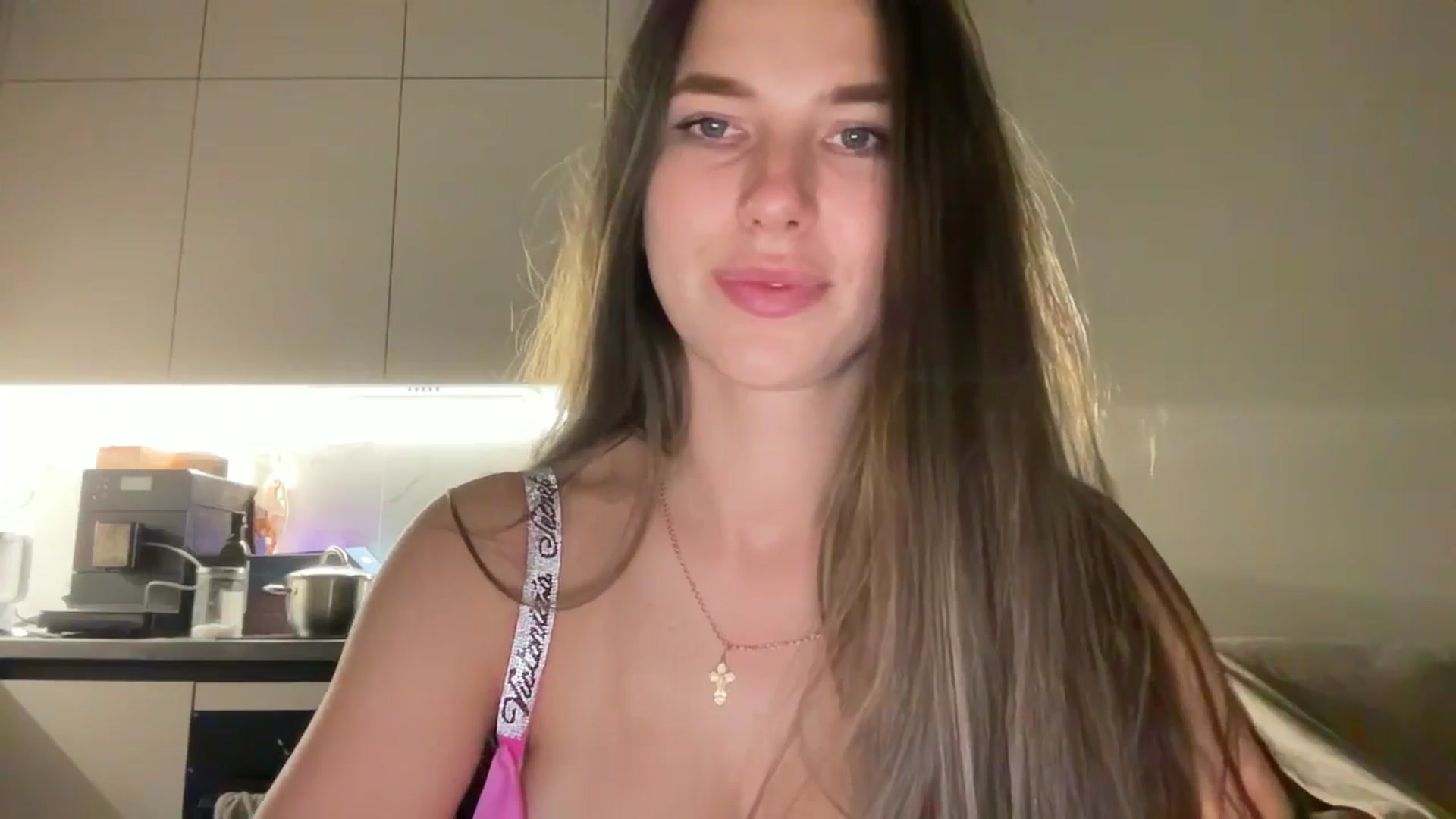 Gallery image thumbnail from kissfreeze's myfreecams stream on, 09/15/2025, 23:02 image 20 of 20