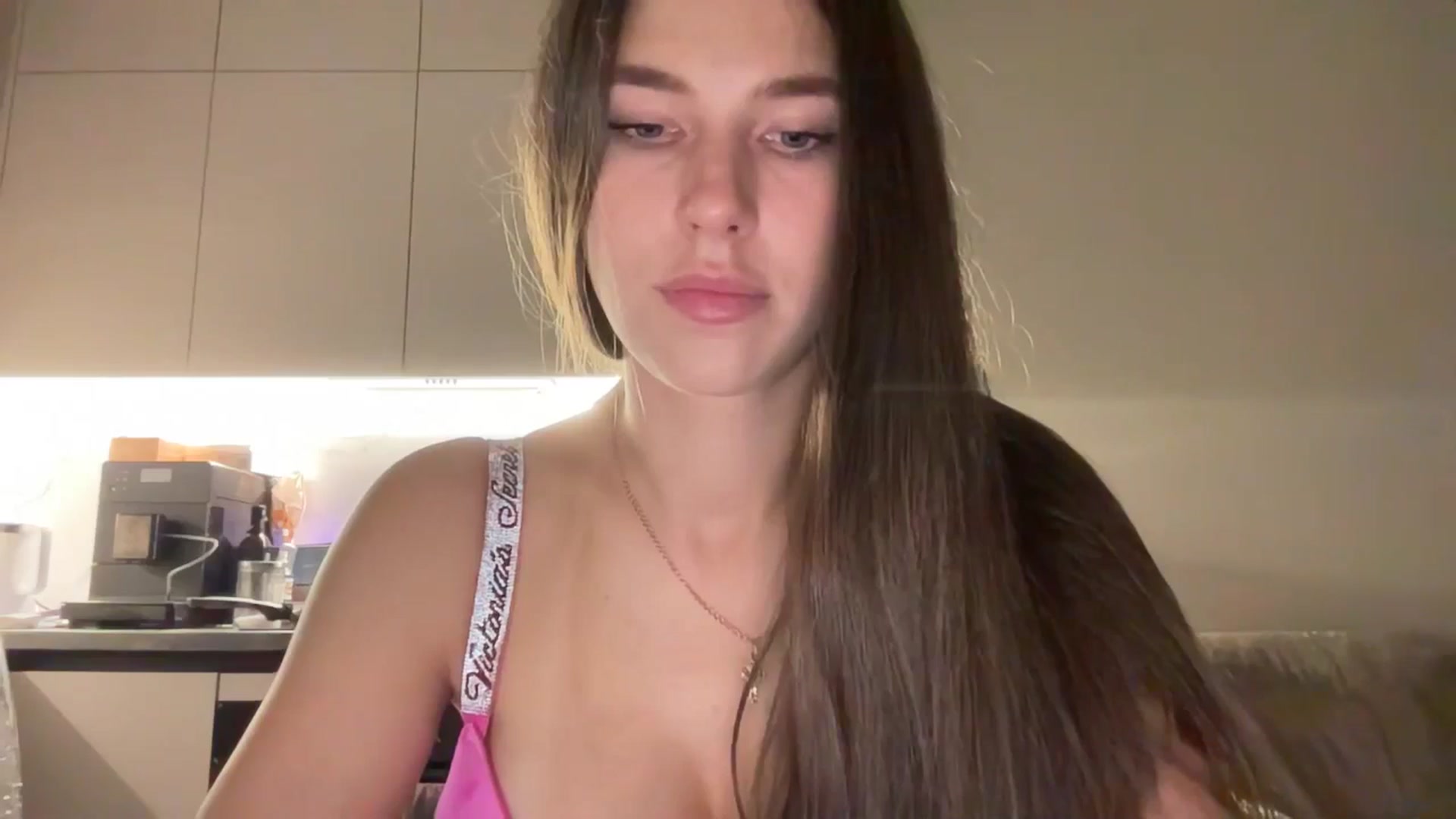 Gallery image thumbnail from kissfreeze's myfreecams stream on, 09/16/2025, 21:23 image 13 of 20