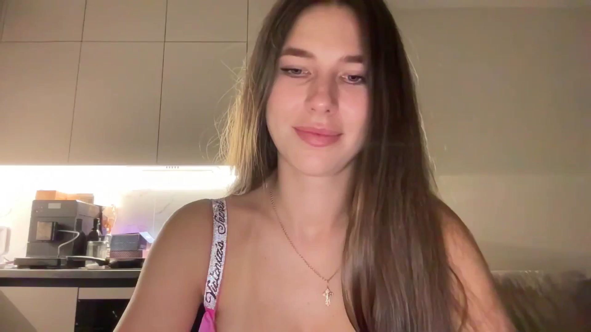 Gallery image thumbnail from kissfreeze's myfreecams stream on, 09/16/2025, 21:23 image 7 of 20