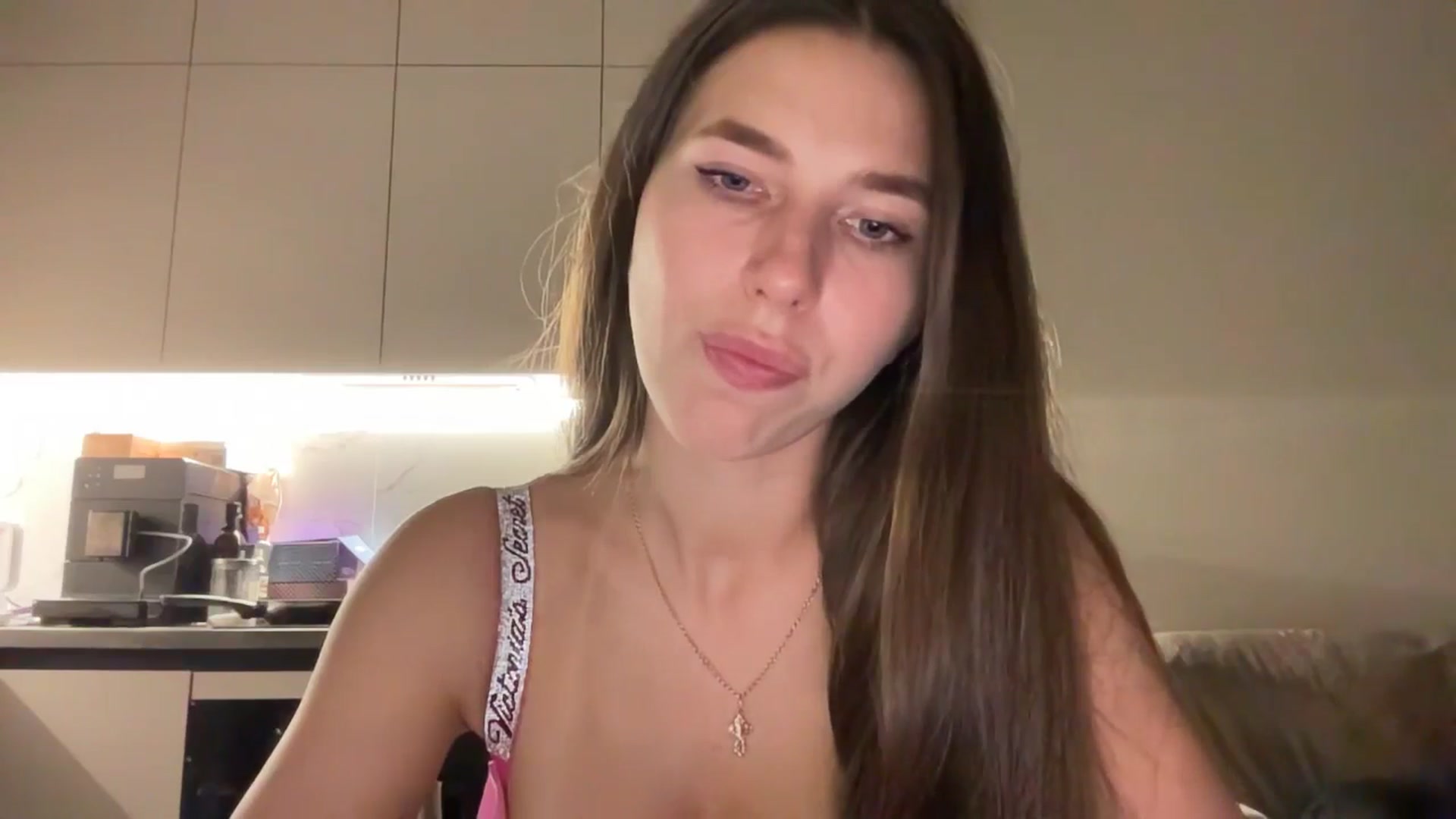 Gallery image thumbnail from kissfreeze's myfreecams stream on, 09/16/2025, 21:23 image 10 of 20