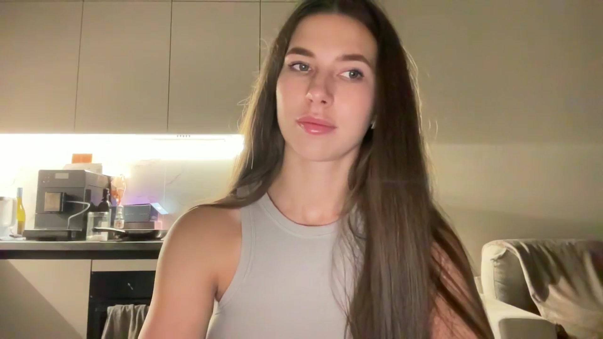 Gallery image thumbnail from kissfreeze's myfreecams stream on, 09/17/2025, 21:13 image 12 of 20