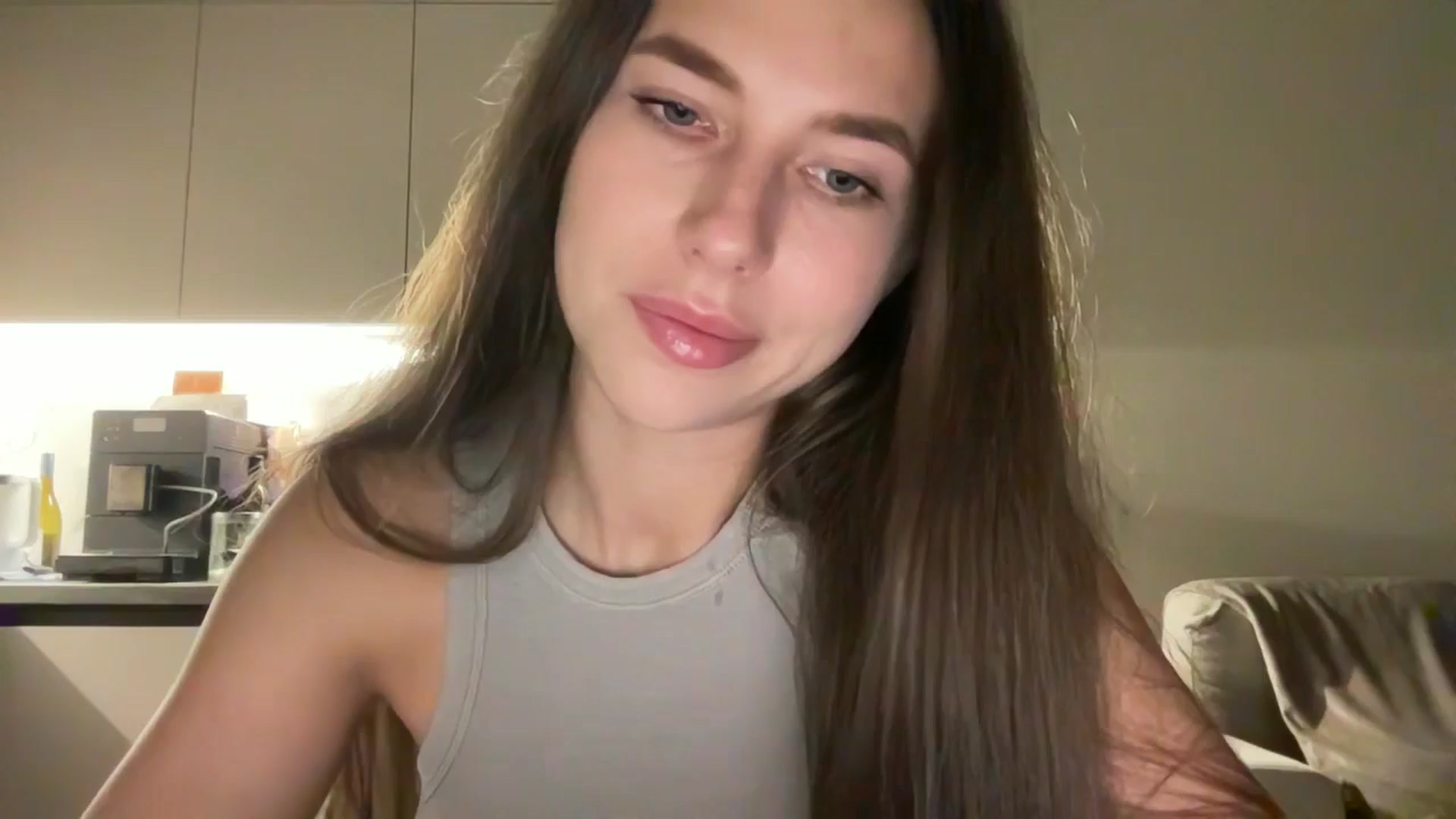 Gallery image thumbnail from kissfreeze's myfreecams stream on, 09/17/2025, 21:13 image 15 of 20