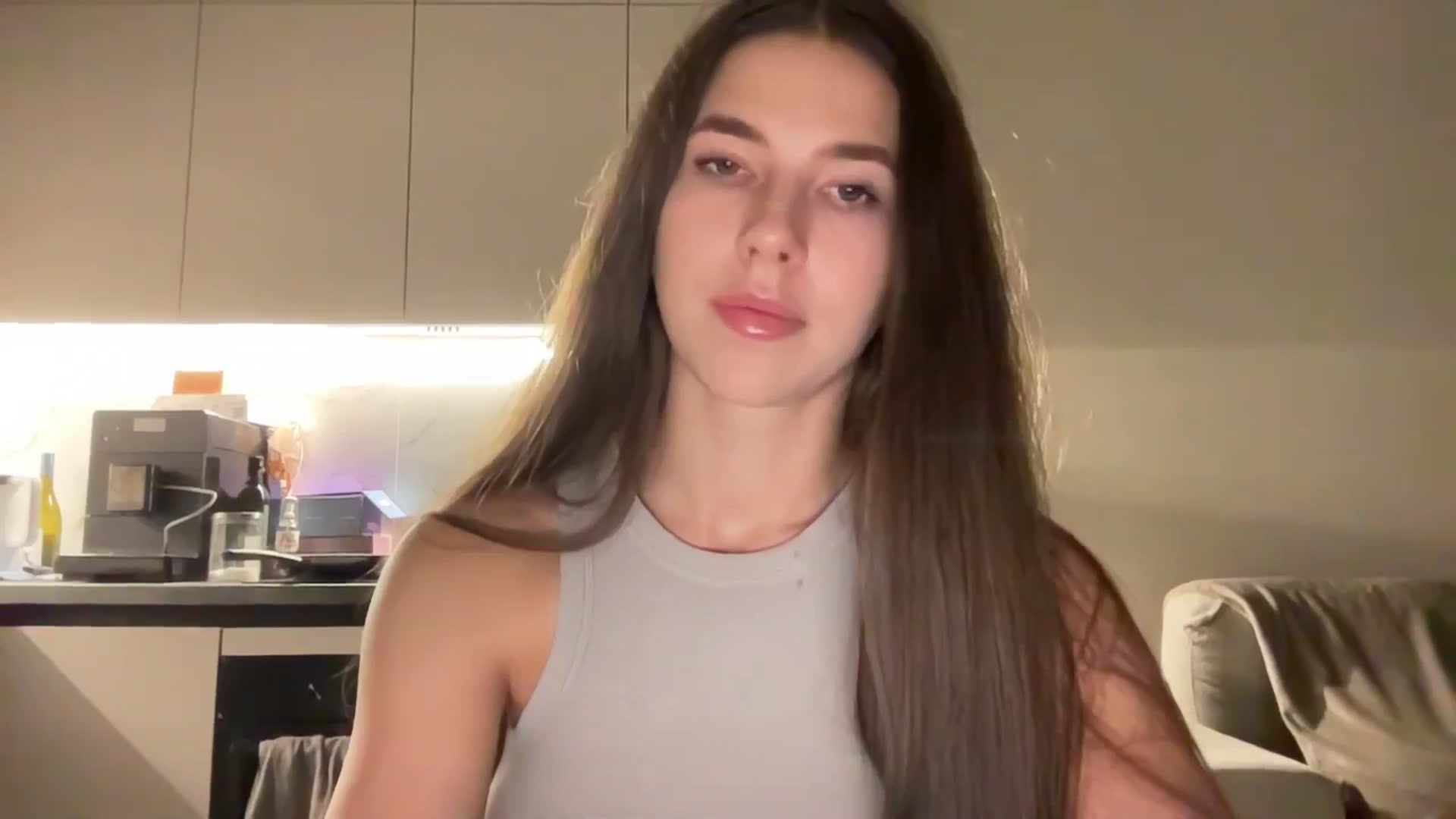 Gallery image thumbnail from kissfreeze's myfreecams stream on, 09/17/2025, 21:13 image 14 of 20