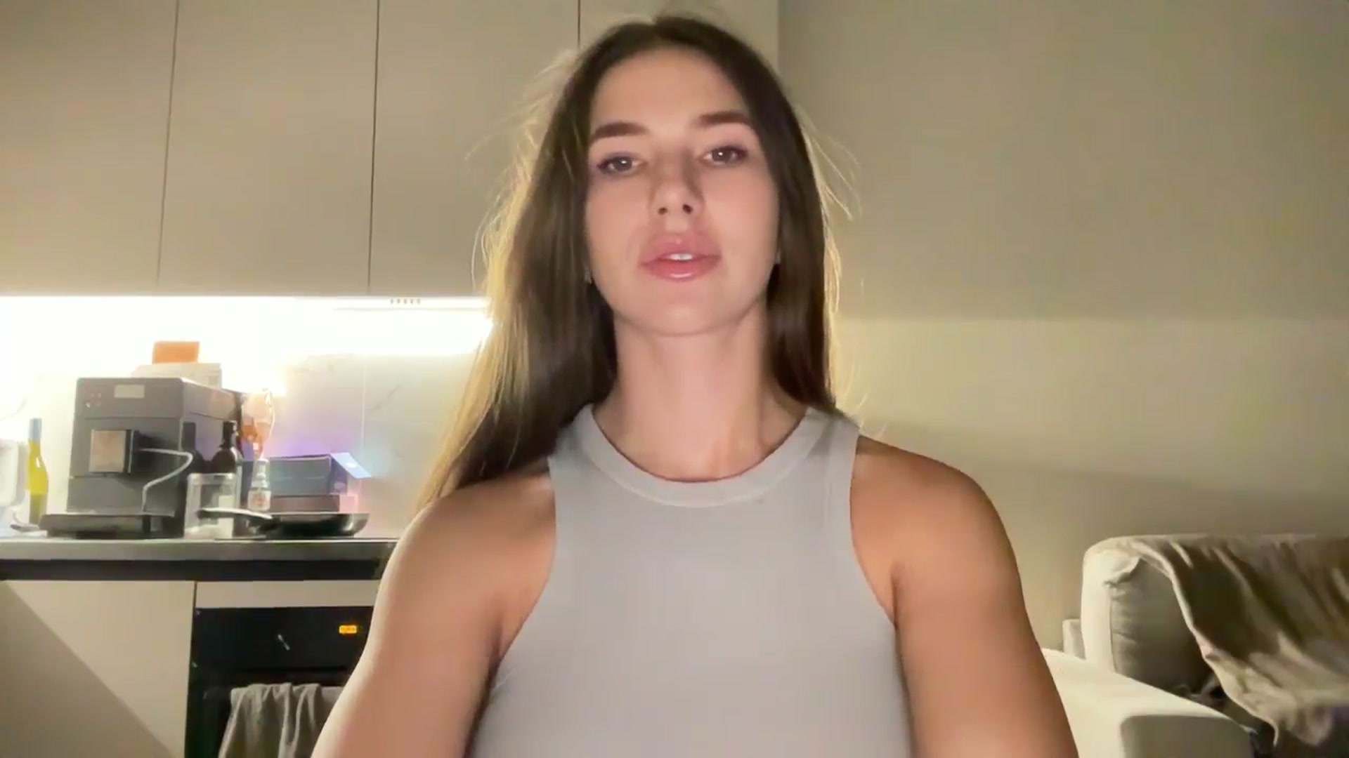 Gallery image thumbnail from kissfreeze's myfreecams stream on, 09/17/2025, 21:13 image 8 of 20
