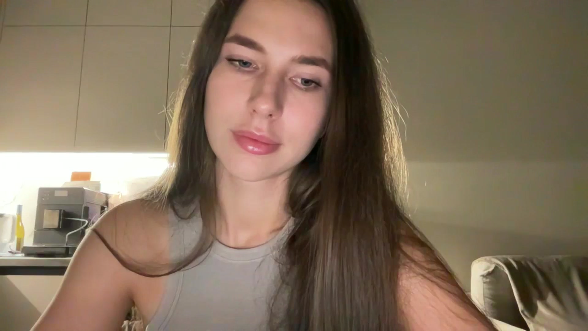Gallery image thumbnail from kissfreeze's myfreecams stream on, 09/17/2025, 21:13 image 17 of 20