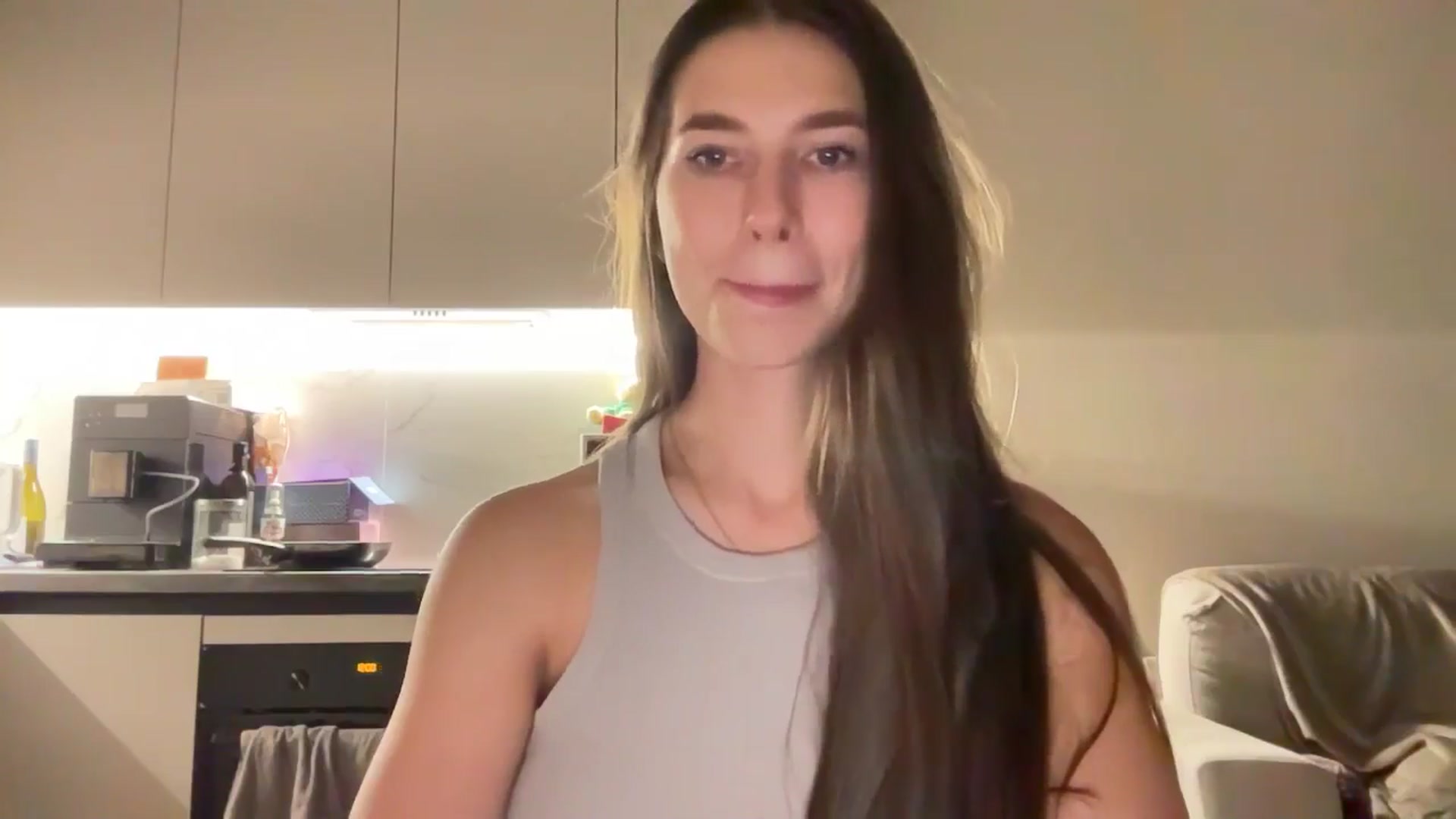 Gallery image thumbnail from kissfreeze's myfreecams stream on, 09/17/2025, 23:26 image 2 of 20