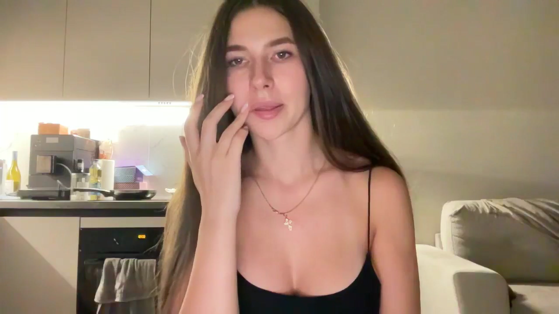 Gallery image thumbnail from kissfreeze's myfreecams stream on, 09/19/2025, 24:11 image 8 of 20