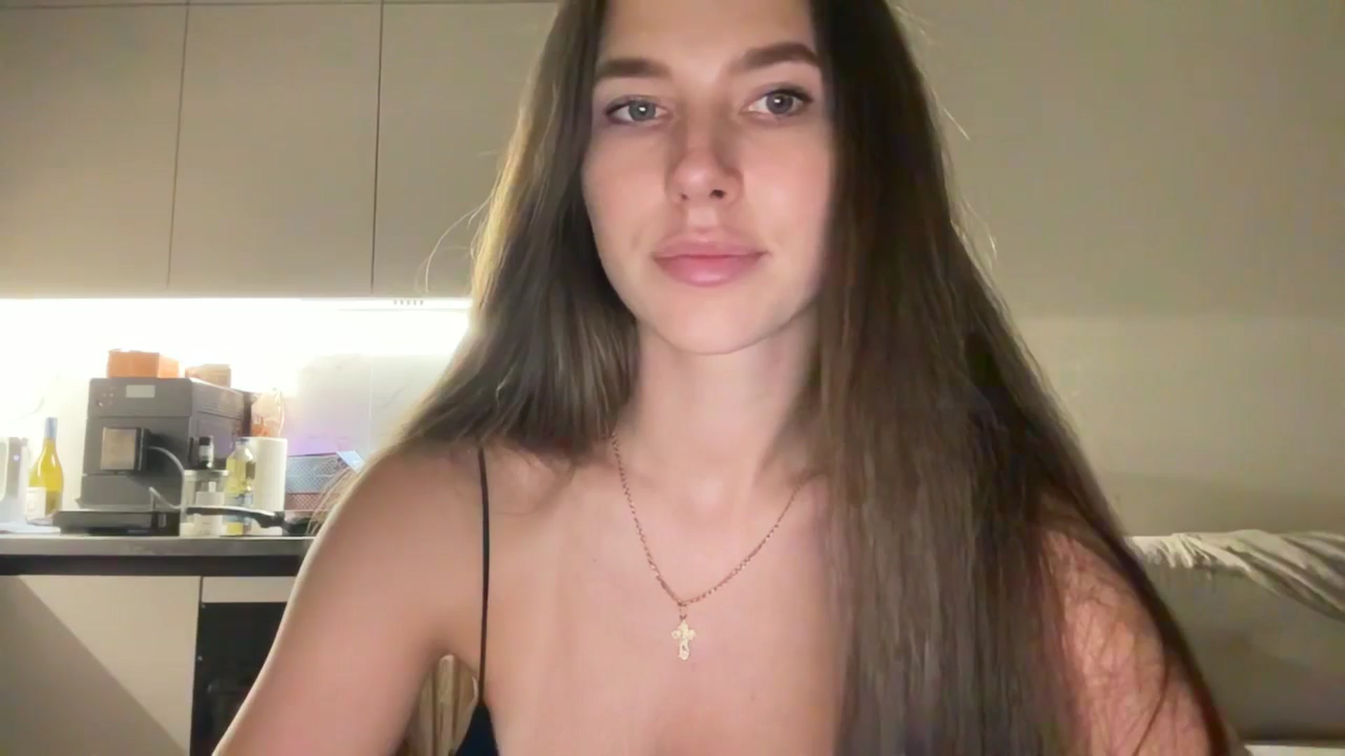 Gallery image thumbnail from kissfreeze's myfreecams stream on, 09/19/2025, 24:11 image 6 of 20