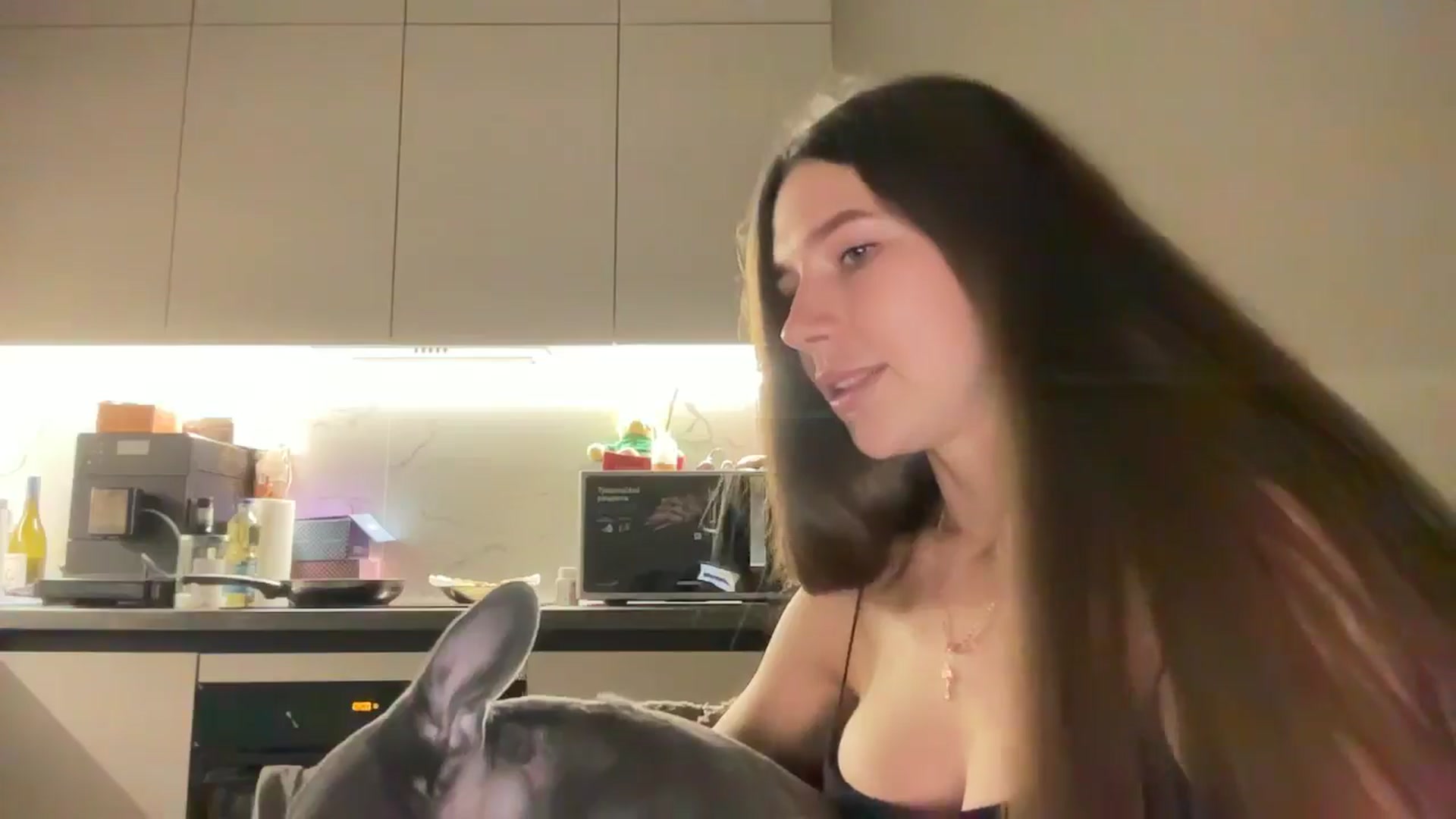 Gallery image thumbnail from kissfreeze's myfreecams stream on, 09/19/2025, 24:11 image 19 of 20