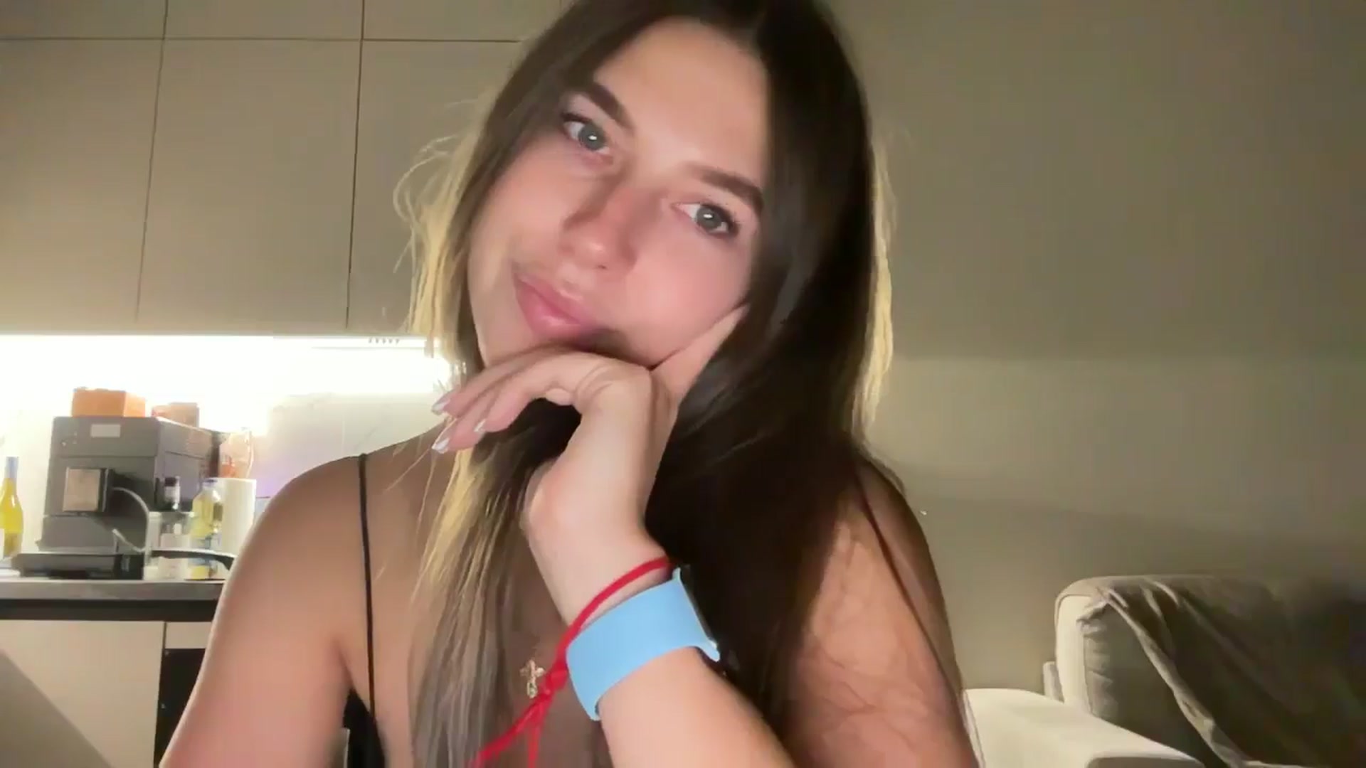Gallery image thumbnail from kissfreeze's myfreecams stream on, 09/19/2025, 24:57 image 10 of 20