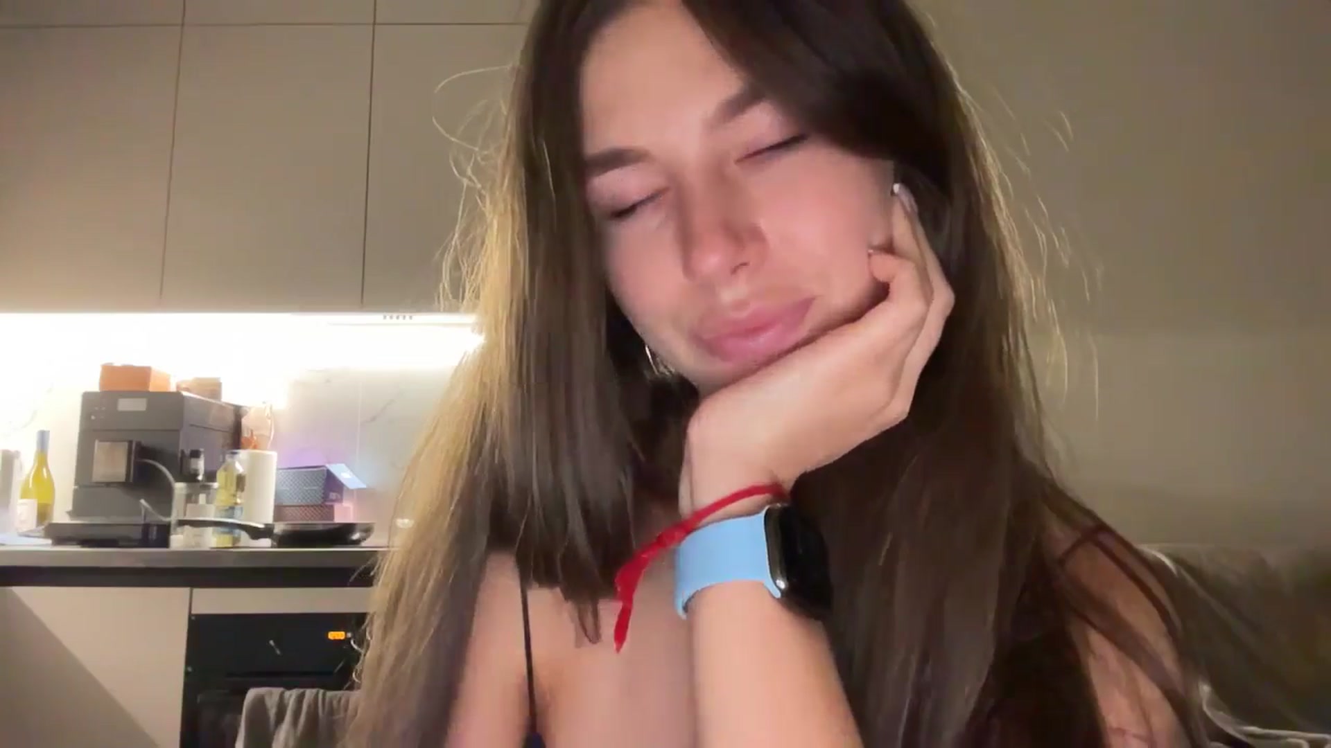 Gallery image thumbnail from kissfreeze's myfreecams stream on, 09/19/2025, 24:57 image 4 of 20