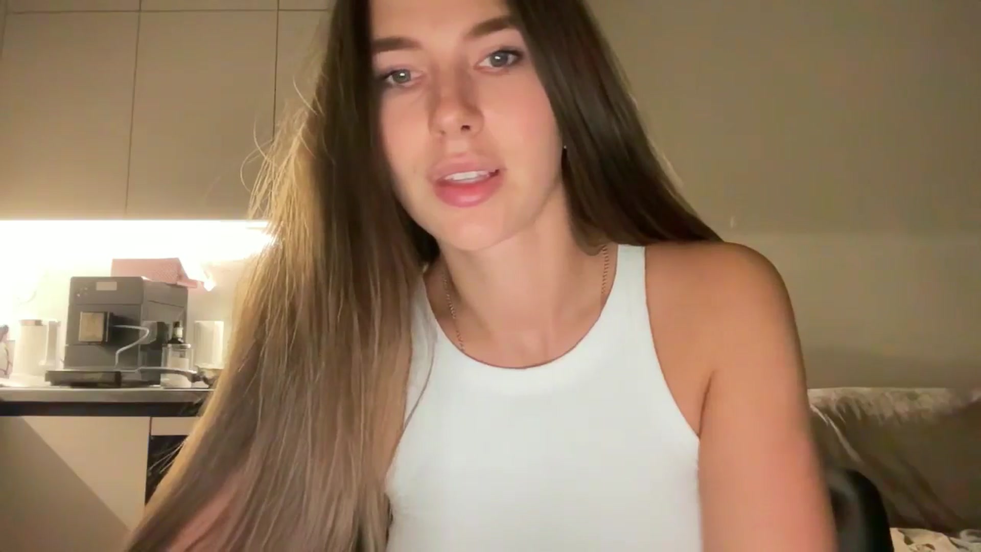 Gallery image thumbnail from kissfreeze's myfreecams stream on, 09/20/2025, 23:01 image 14 of 20