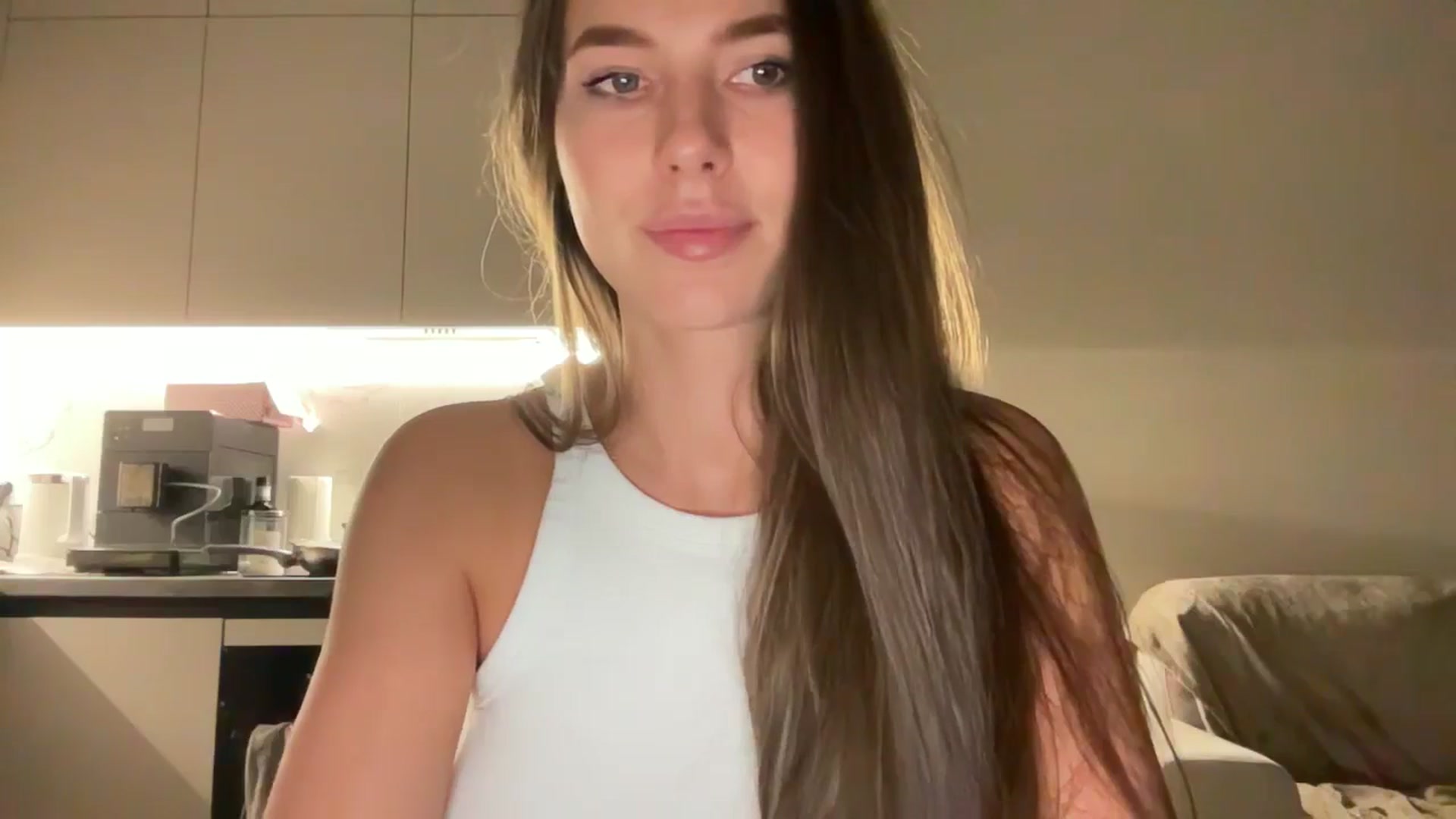 Gallery image thumbnail from kissfreeze's myfreecams stream on, 09/20/2025, 23:01 image 16 of 20